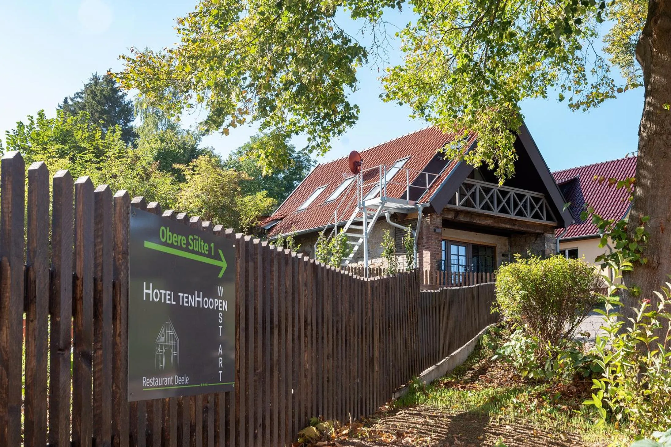 Property building in Hotel ten Hoopen Restaurant Deele