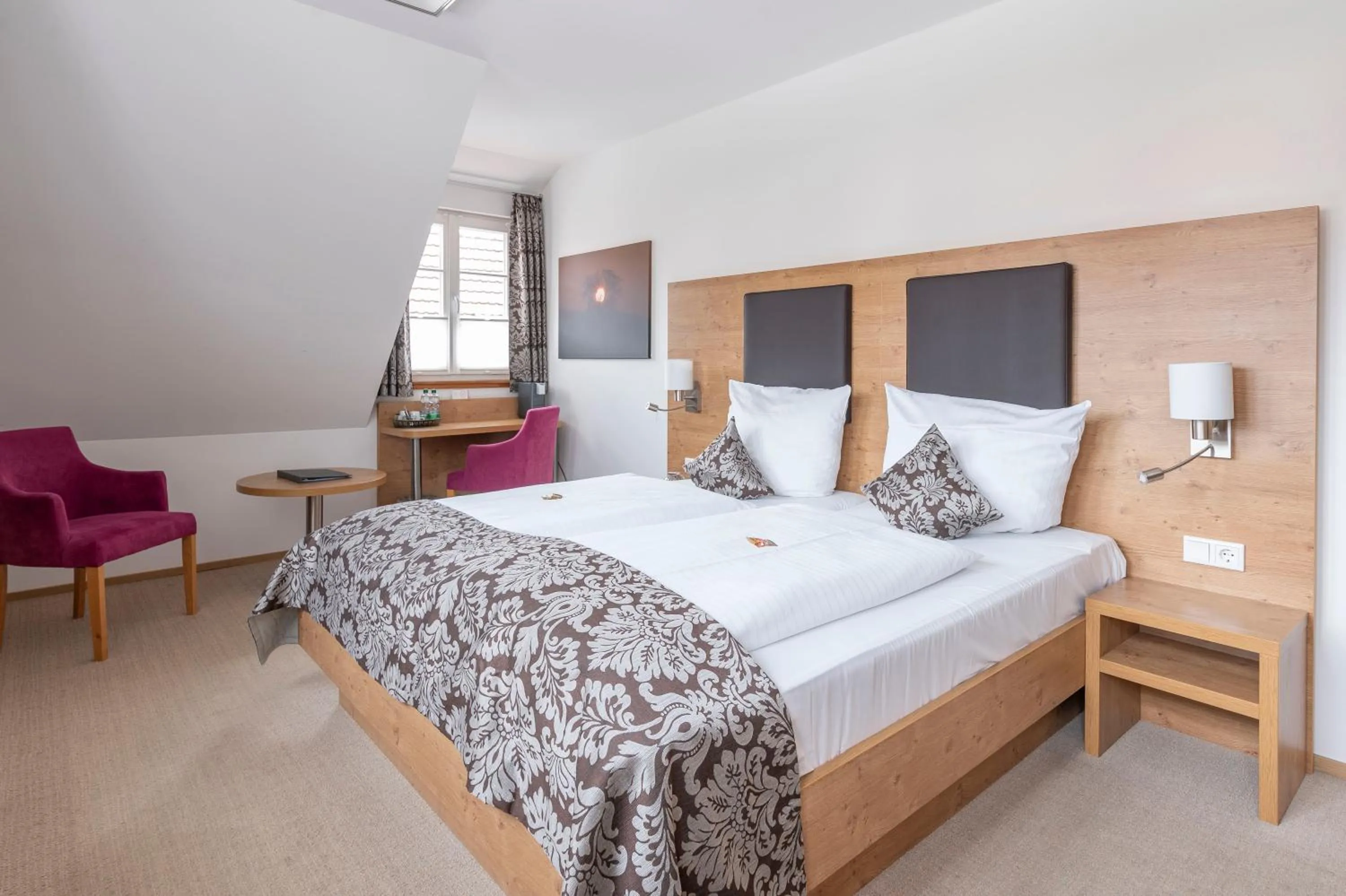 Photo of the whole room, Bed in Hotel ten Hoopen Restaurant Deele