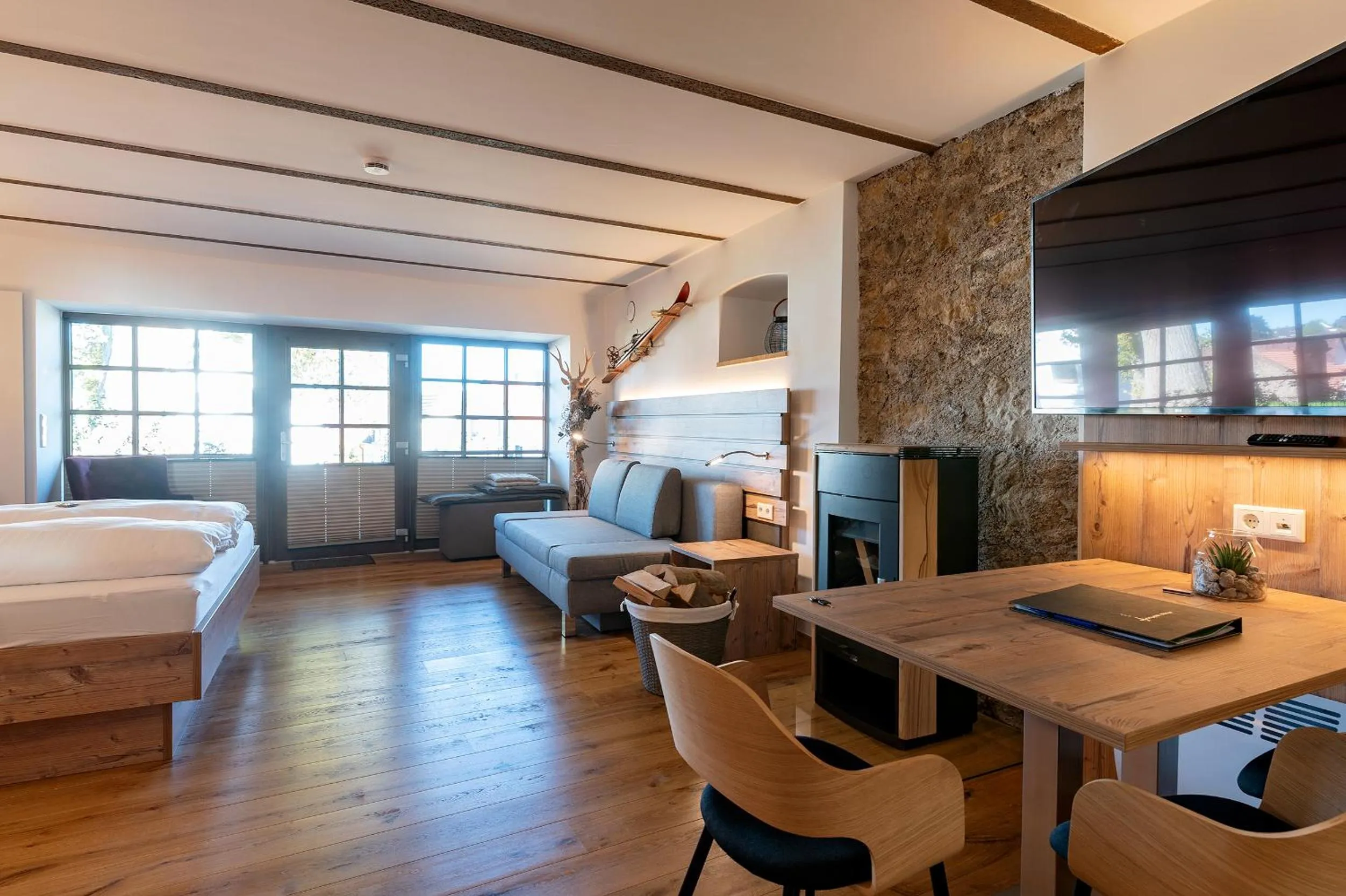 Photo of the whole room, Bed in Hotel ten Hoopen Restaurant Deele