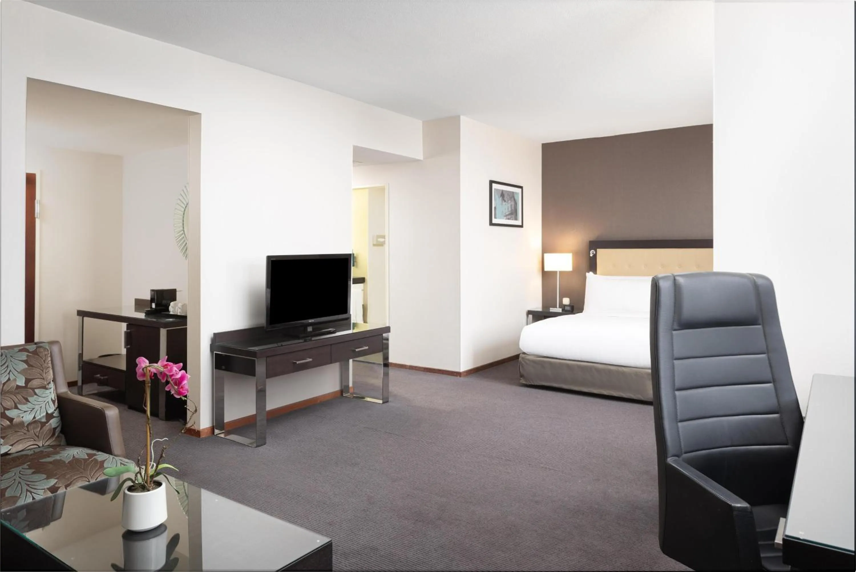 Bed in DoubleTree by Hilton Luxembourg