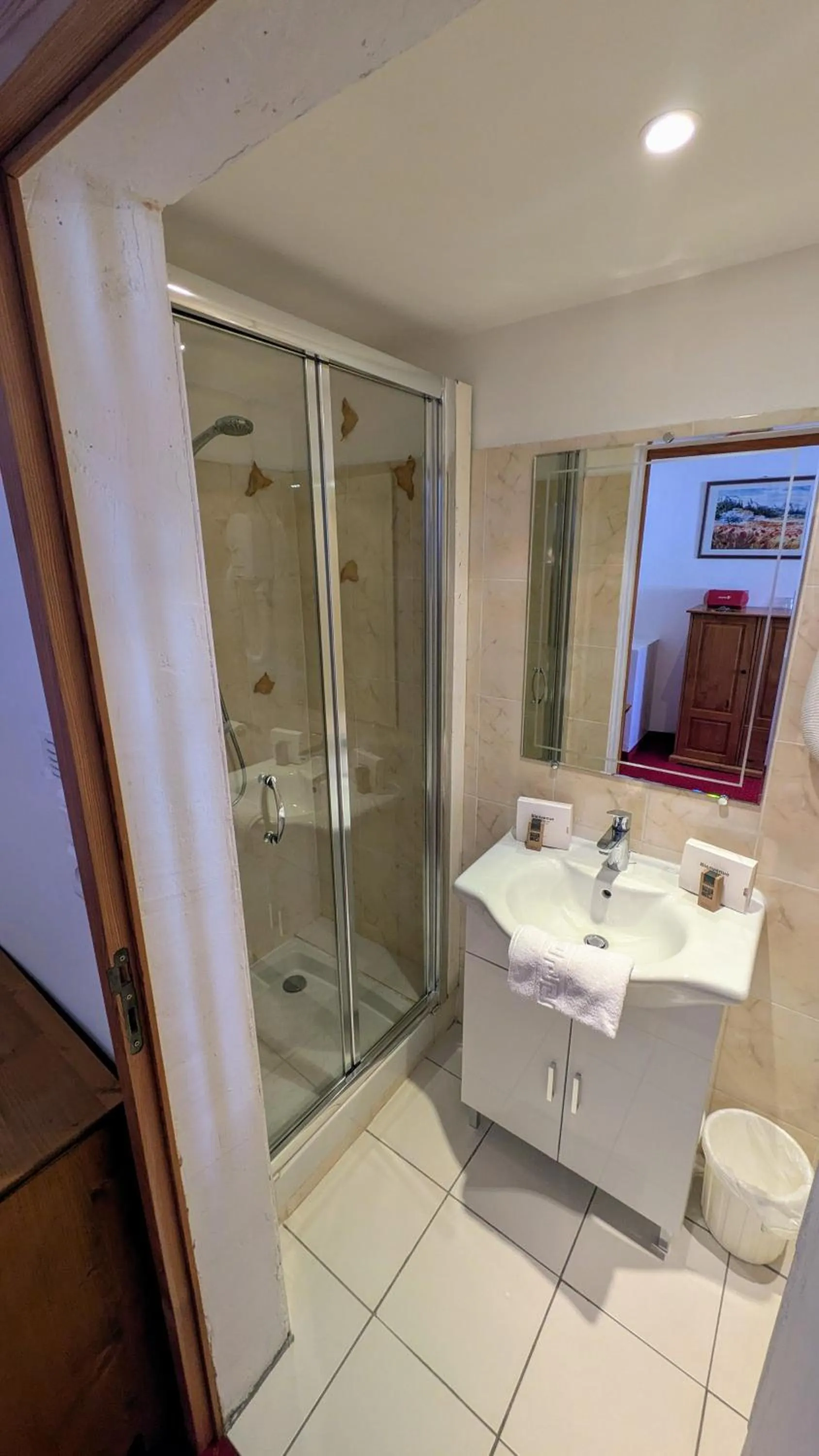 Shower in Le Bataclan