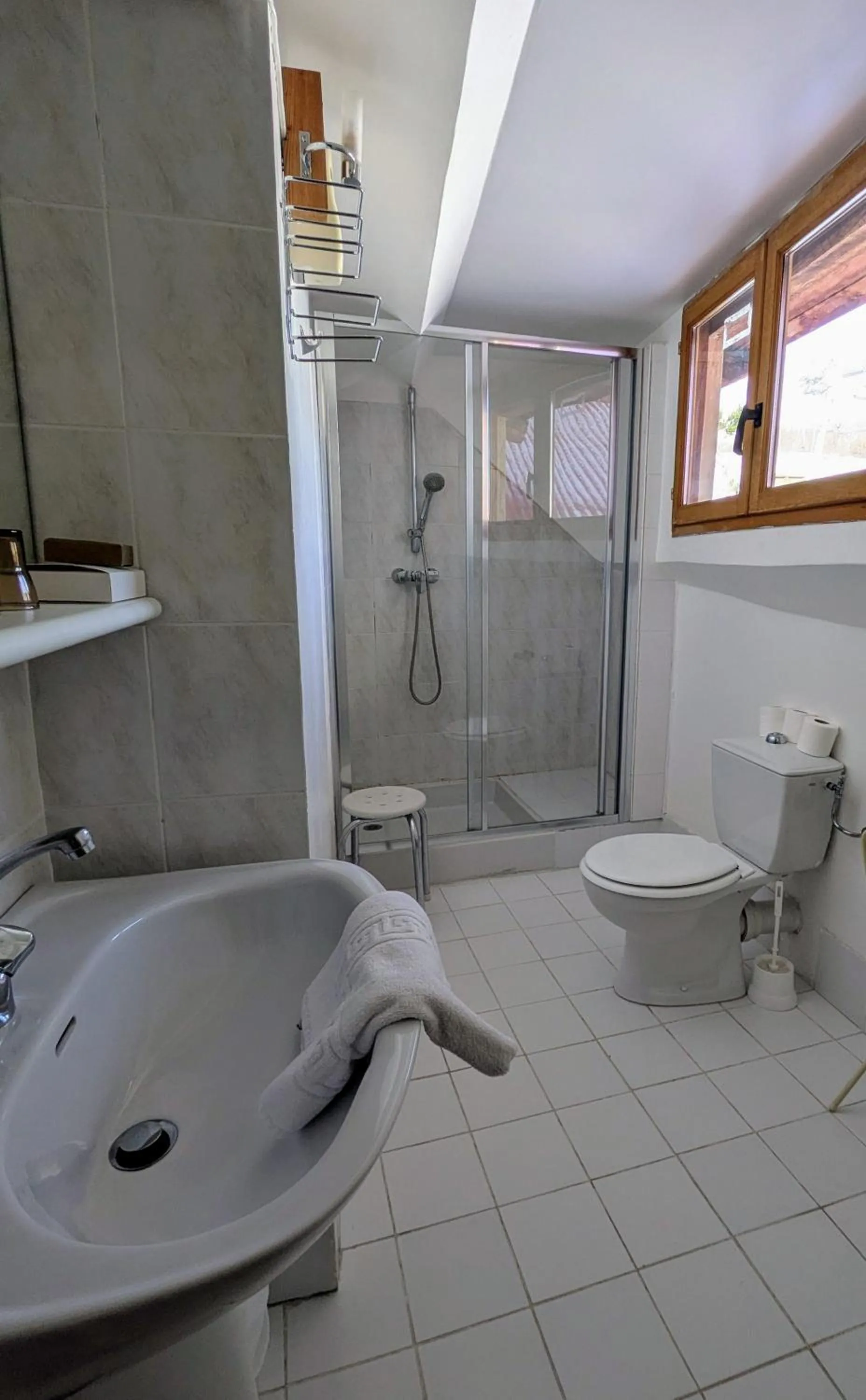 Shower in Le Bataclan