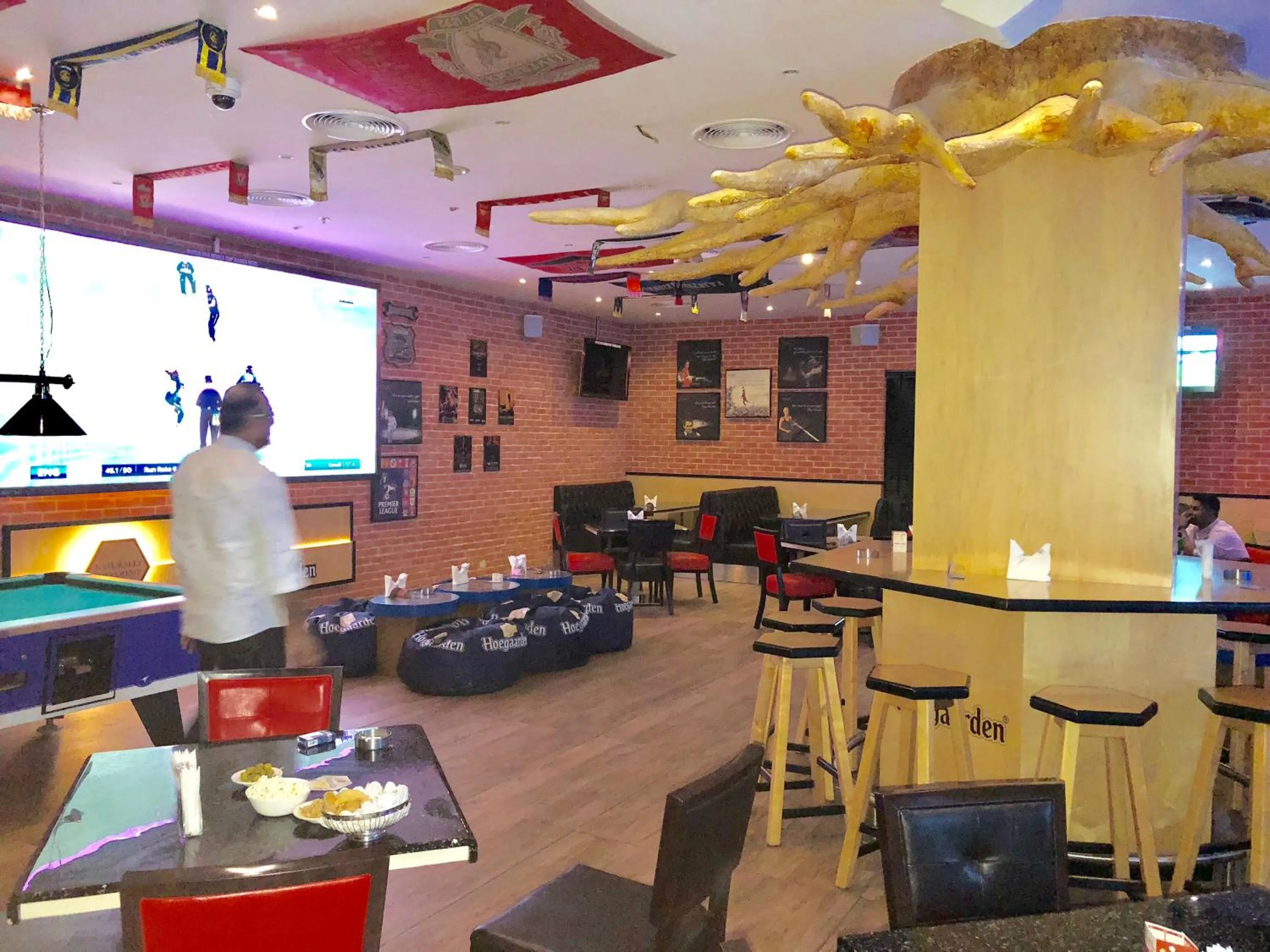 Restaurant/places to eat in Fortune Park Hotel