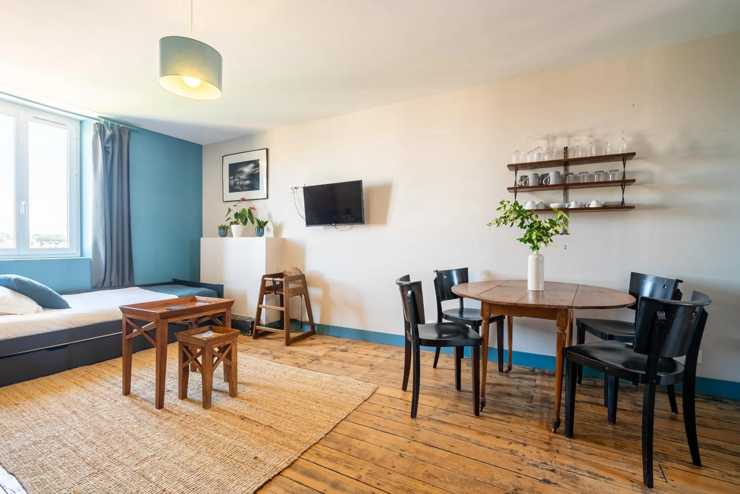 TV and multimedia, Bed in Dupain & Dubeurre Appart'hôtel - Parking en supp