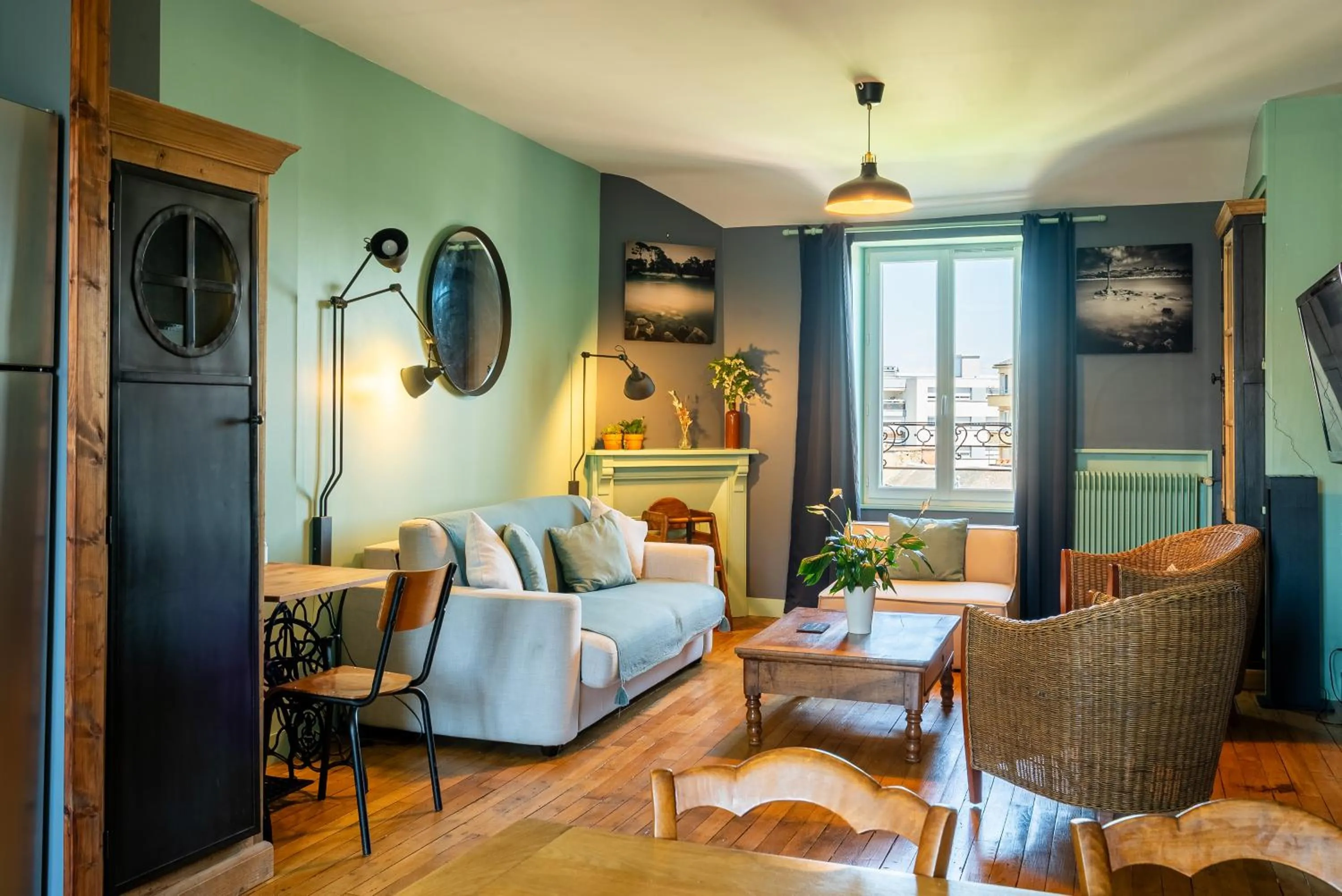 TV and multimedia in Dupain & Dubeurre Appart'hôtel - Parking en supp