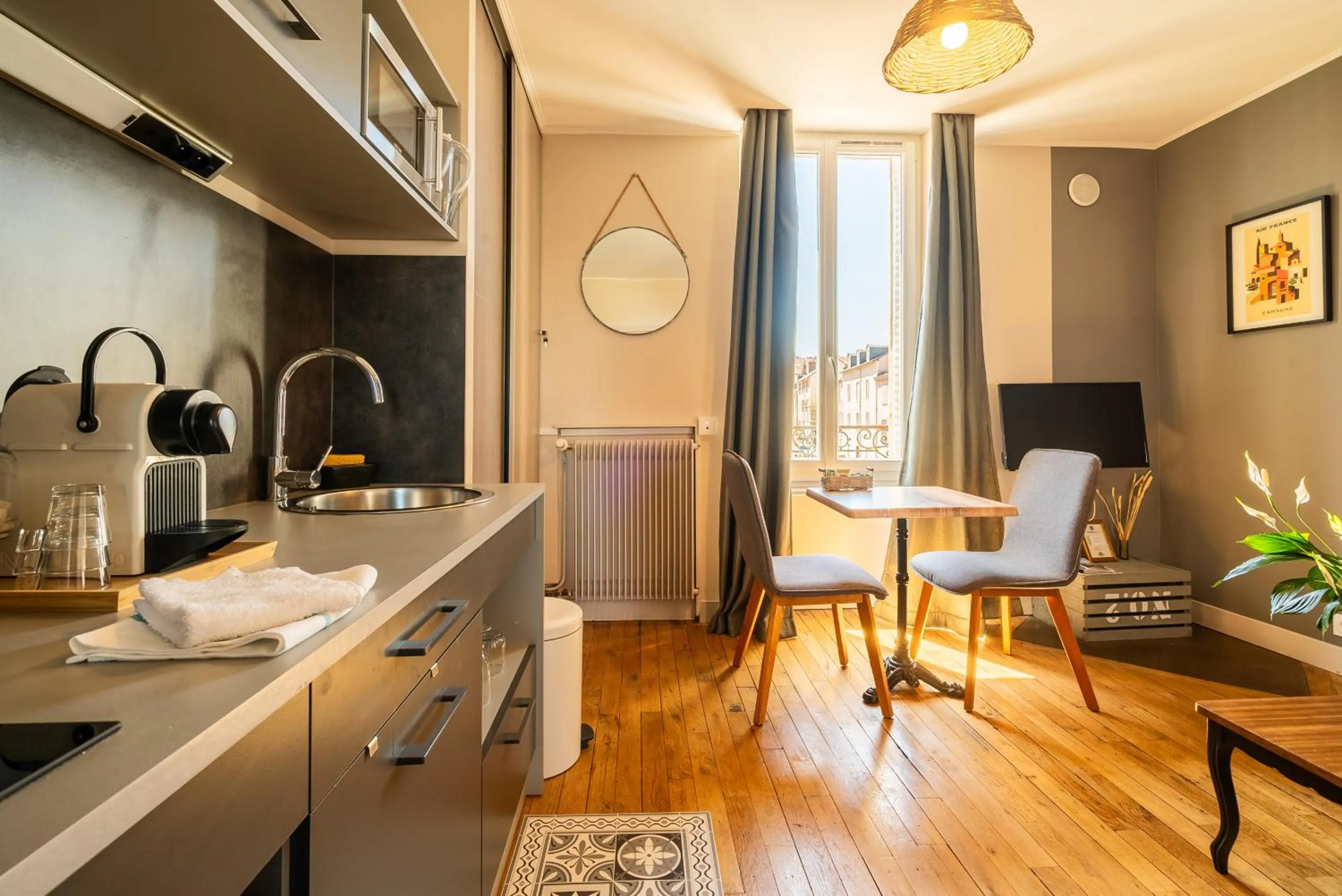 Kitchen or kitchenette in Dupain & Dubeurre Appart'hôtel - Parking en supp