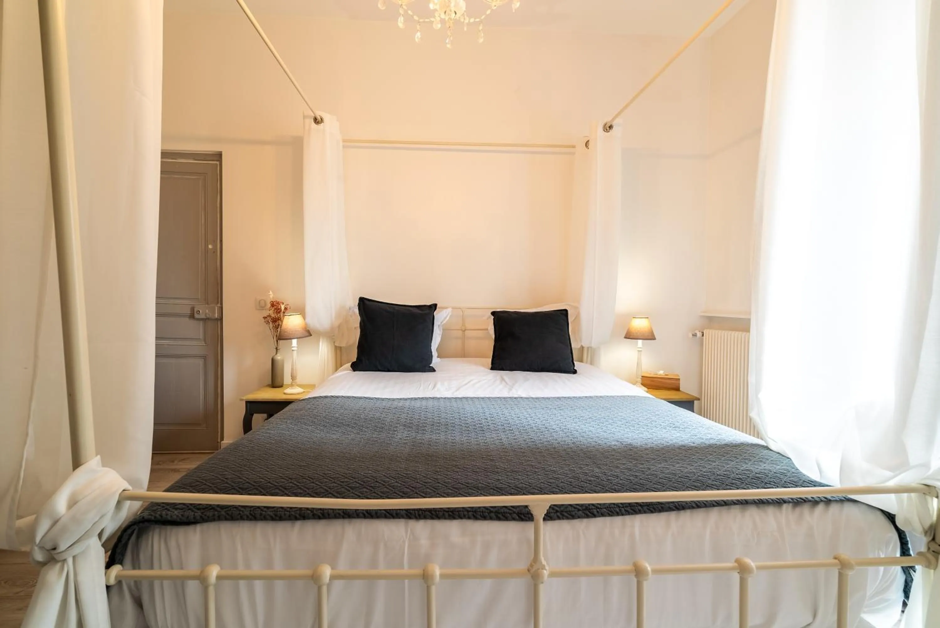 Bed in Dupain & Dubeurre Appart'hôtel - Parking en supp