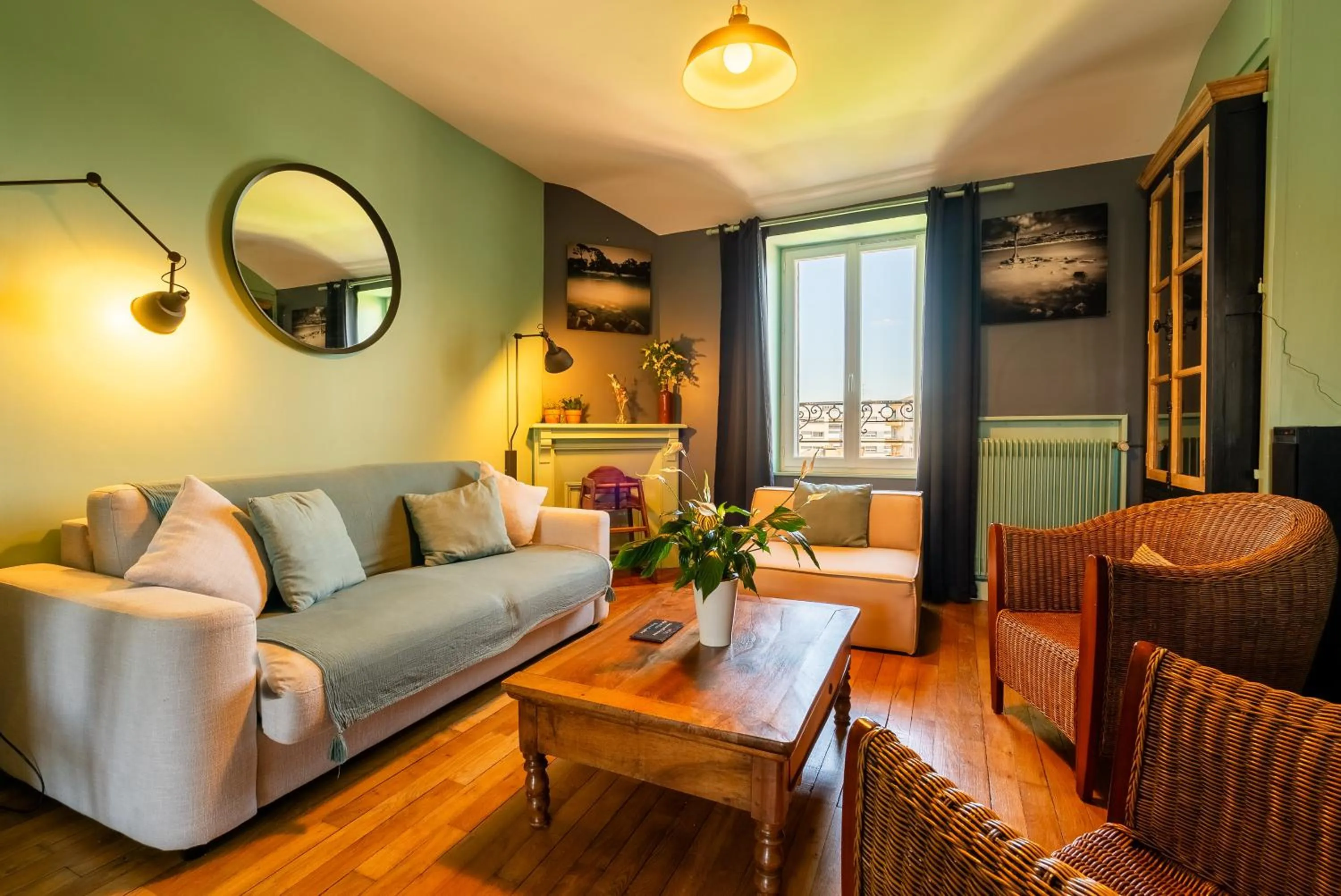 TV and multimedia in Dupain & Dubeurre Appart'hôtel - Parking en supp