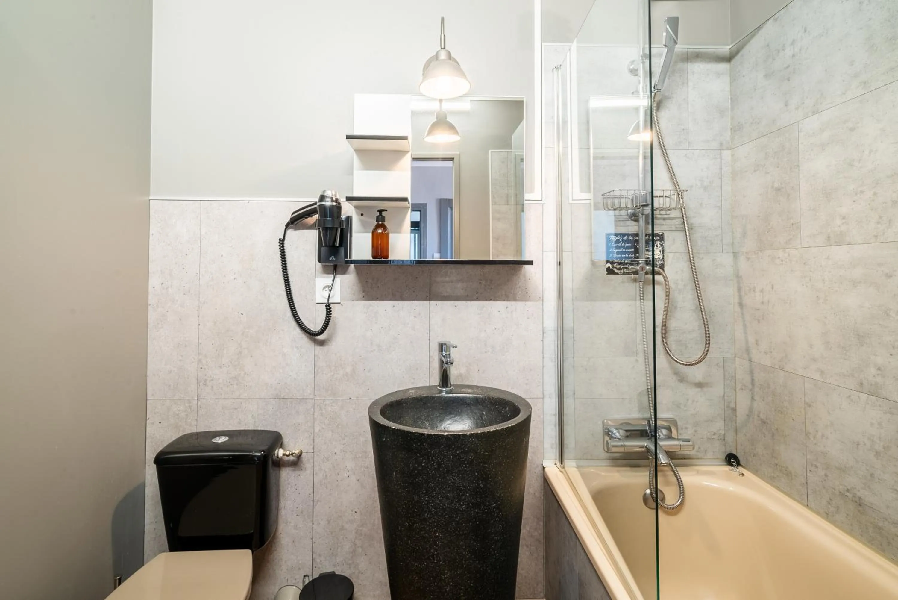 Shower in Dupain & Dubeurre Appart'hôtel - Parking en supp