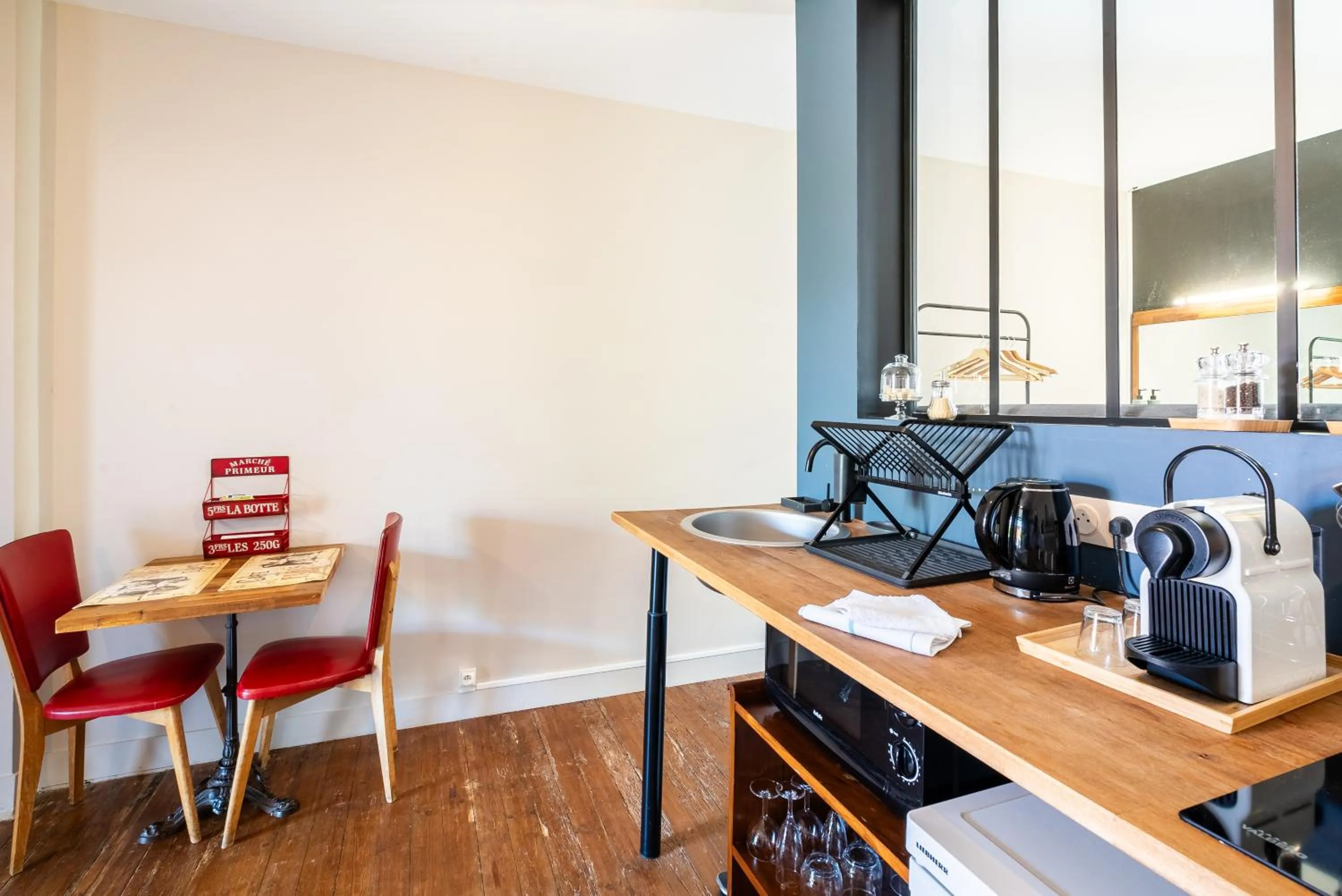 Kitchen or kitchenette in Dupain & Dubeurre Appart'hôtel - Parking en supp