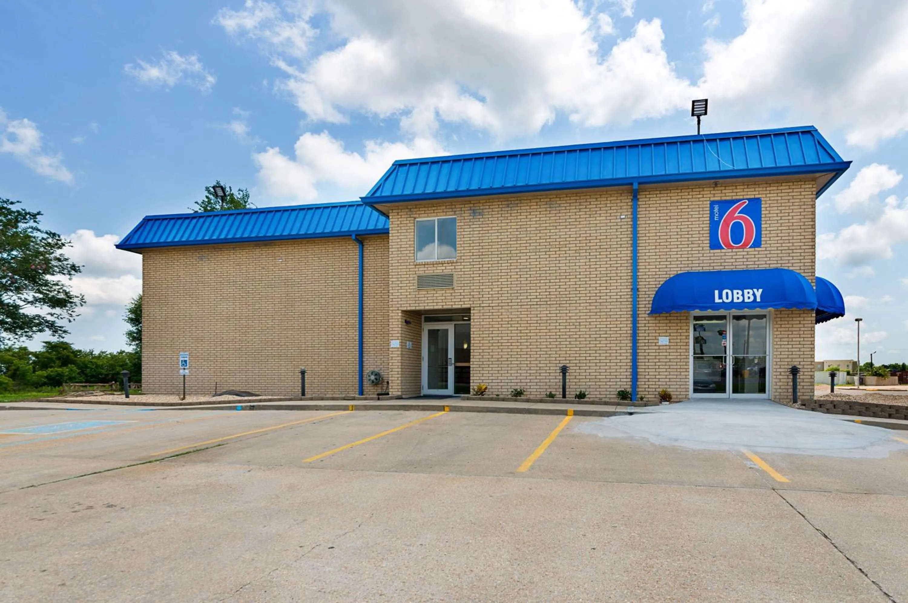 Property building in Motel 6-New Iberia, LA