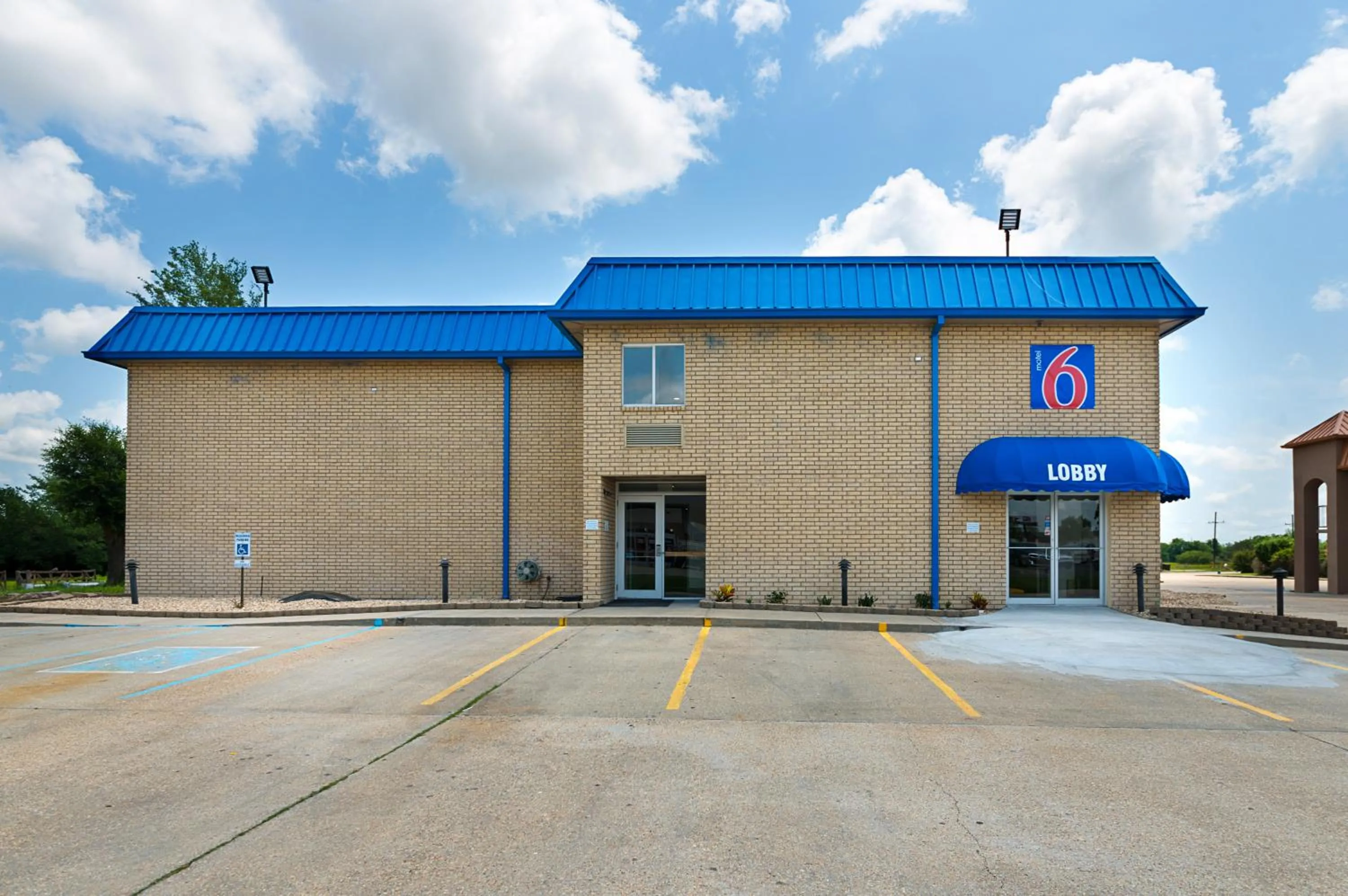 Facade/entrance in Motel 6-New Iberia, LA
