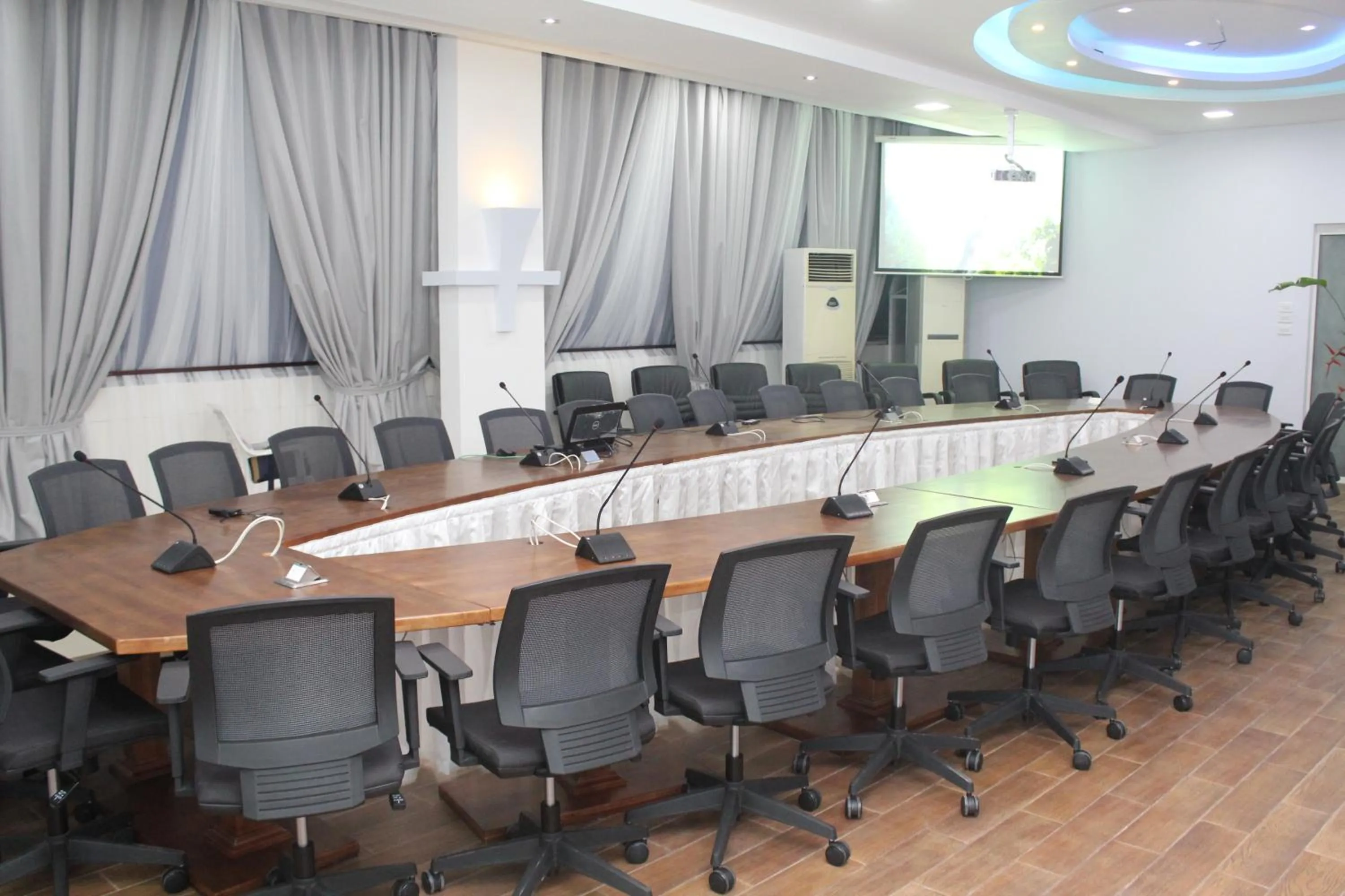 Murex Plaza Hotel & Suites