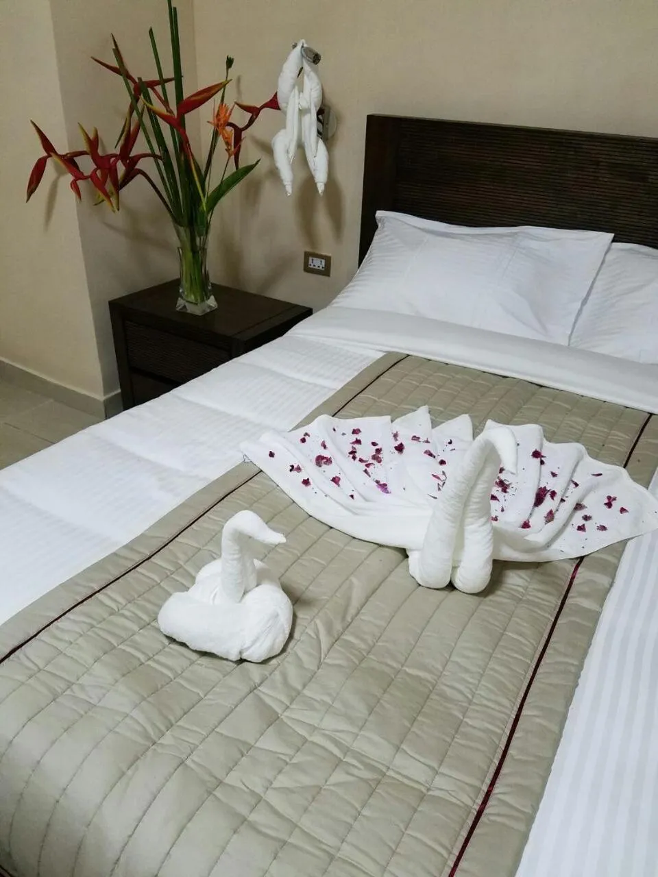 Bed in Murex Plaza Hotel & Suites