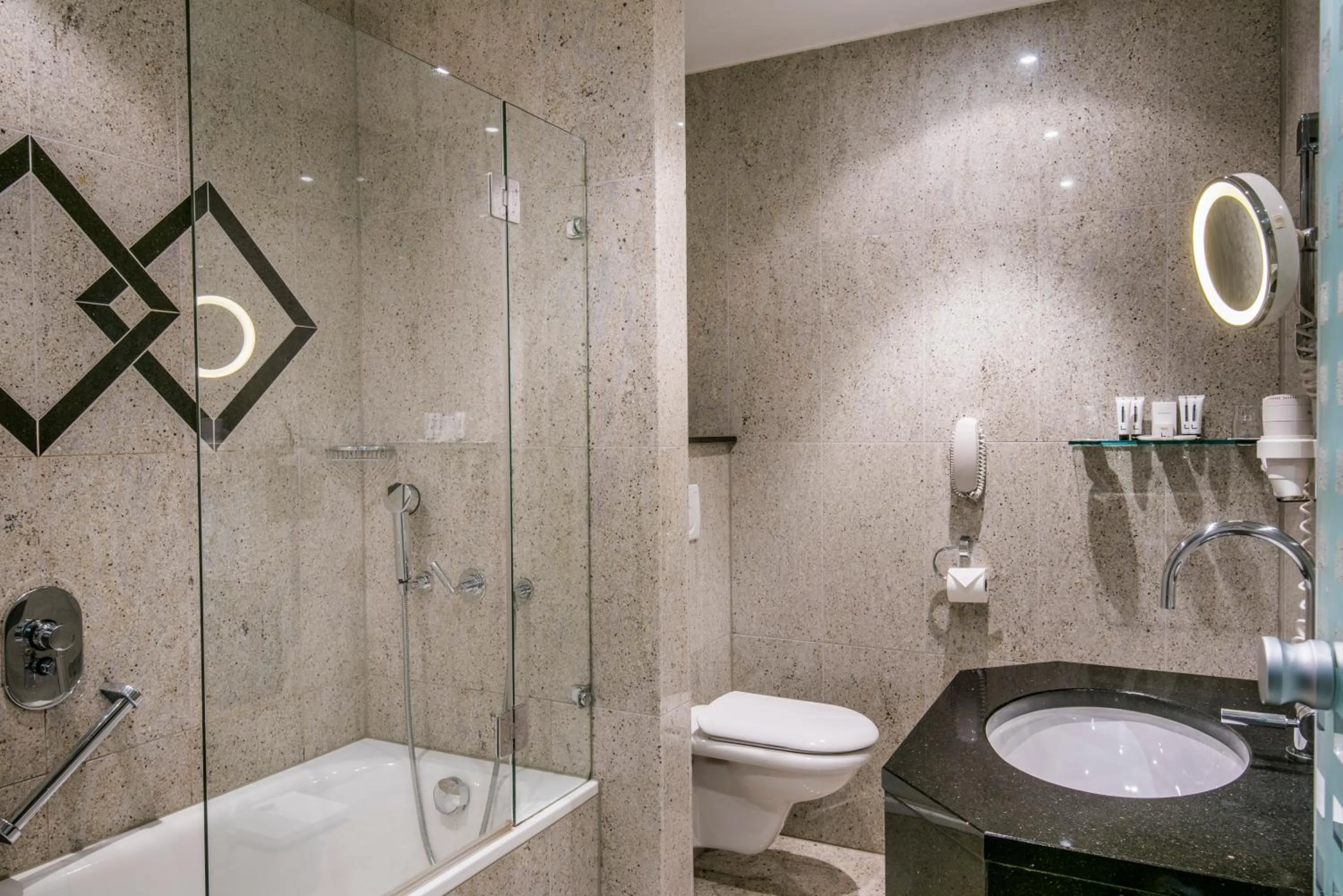 Toilet in Eden au Lac