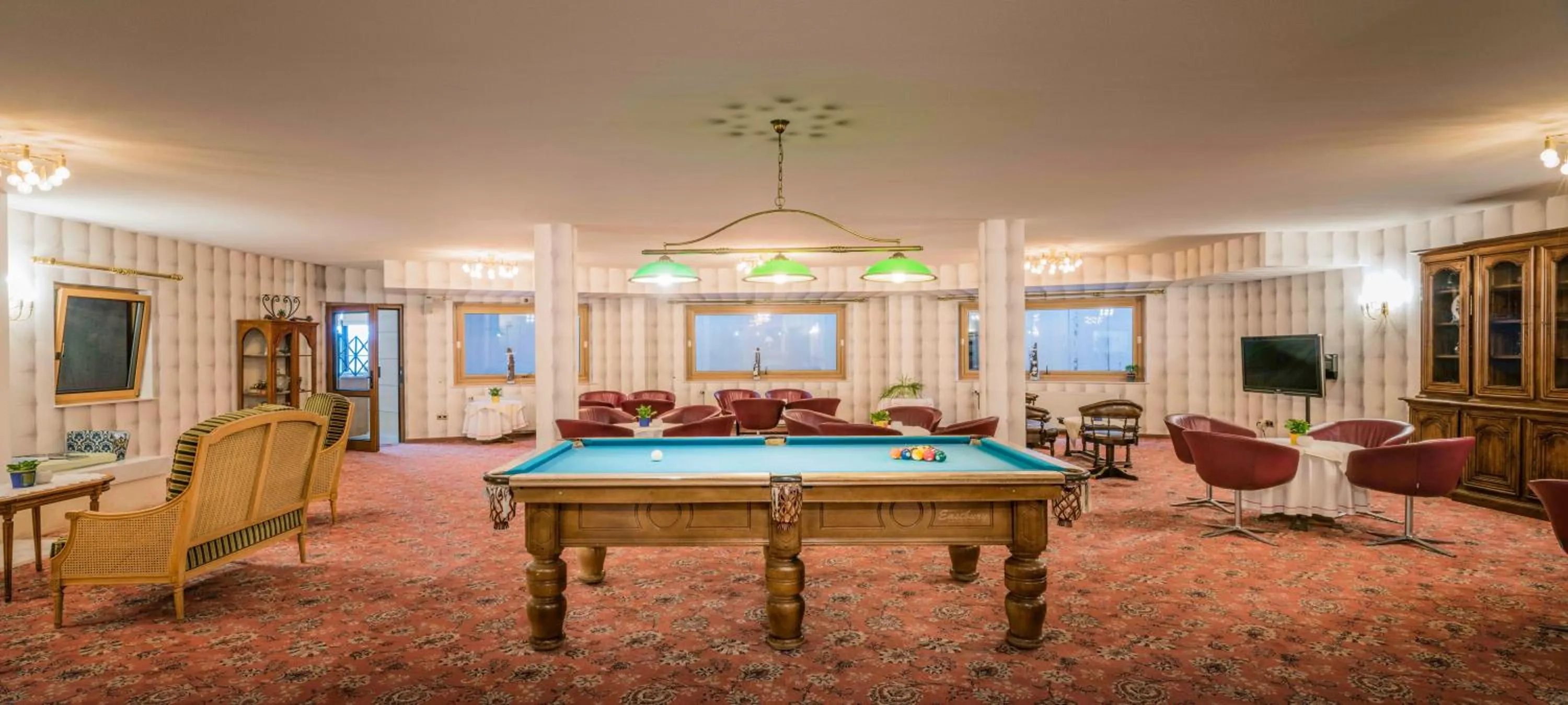 Communal lounge/ TV room in Eden au Lac