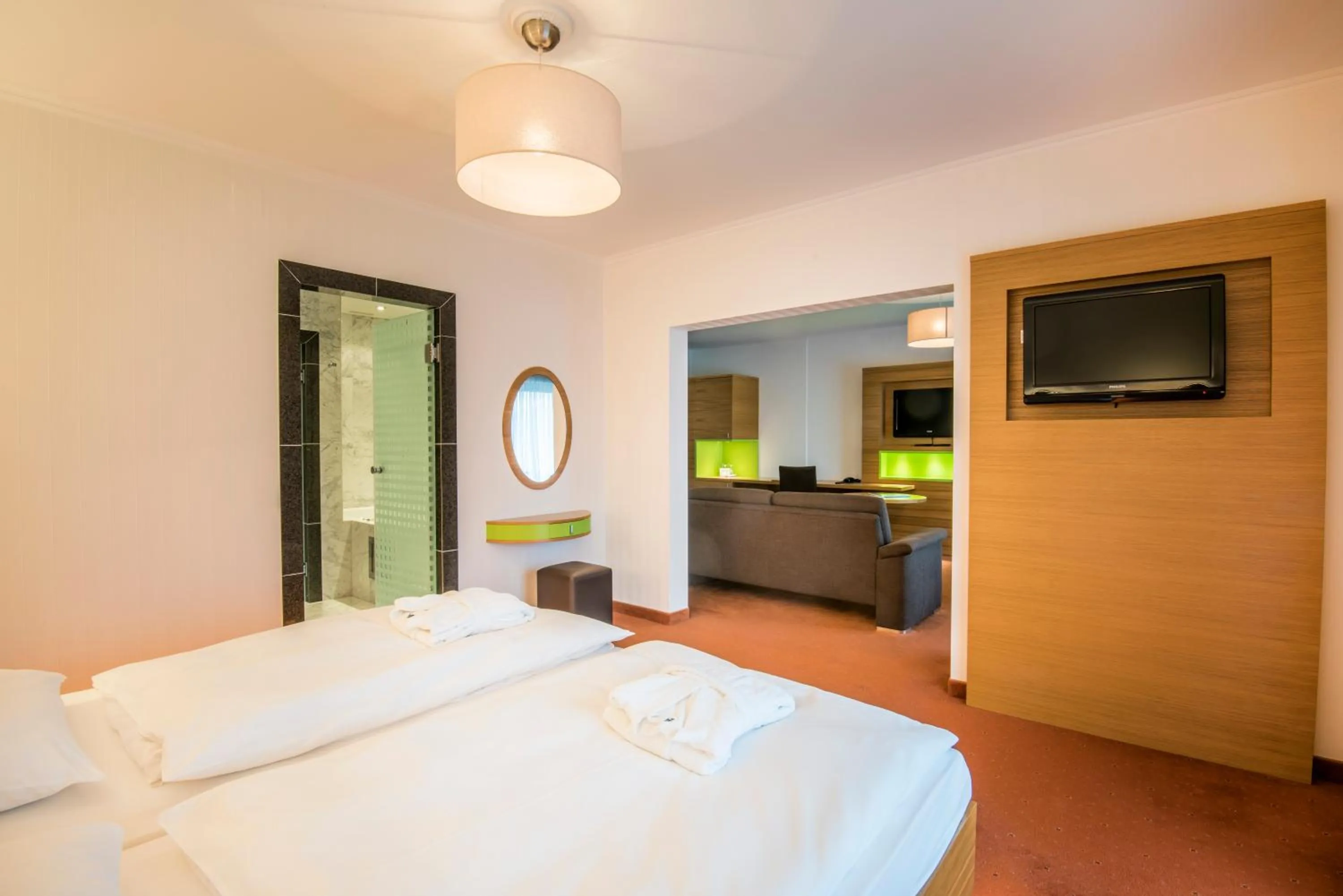 TV and multimedia, Bed in Eden au Lac