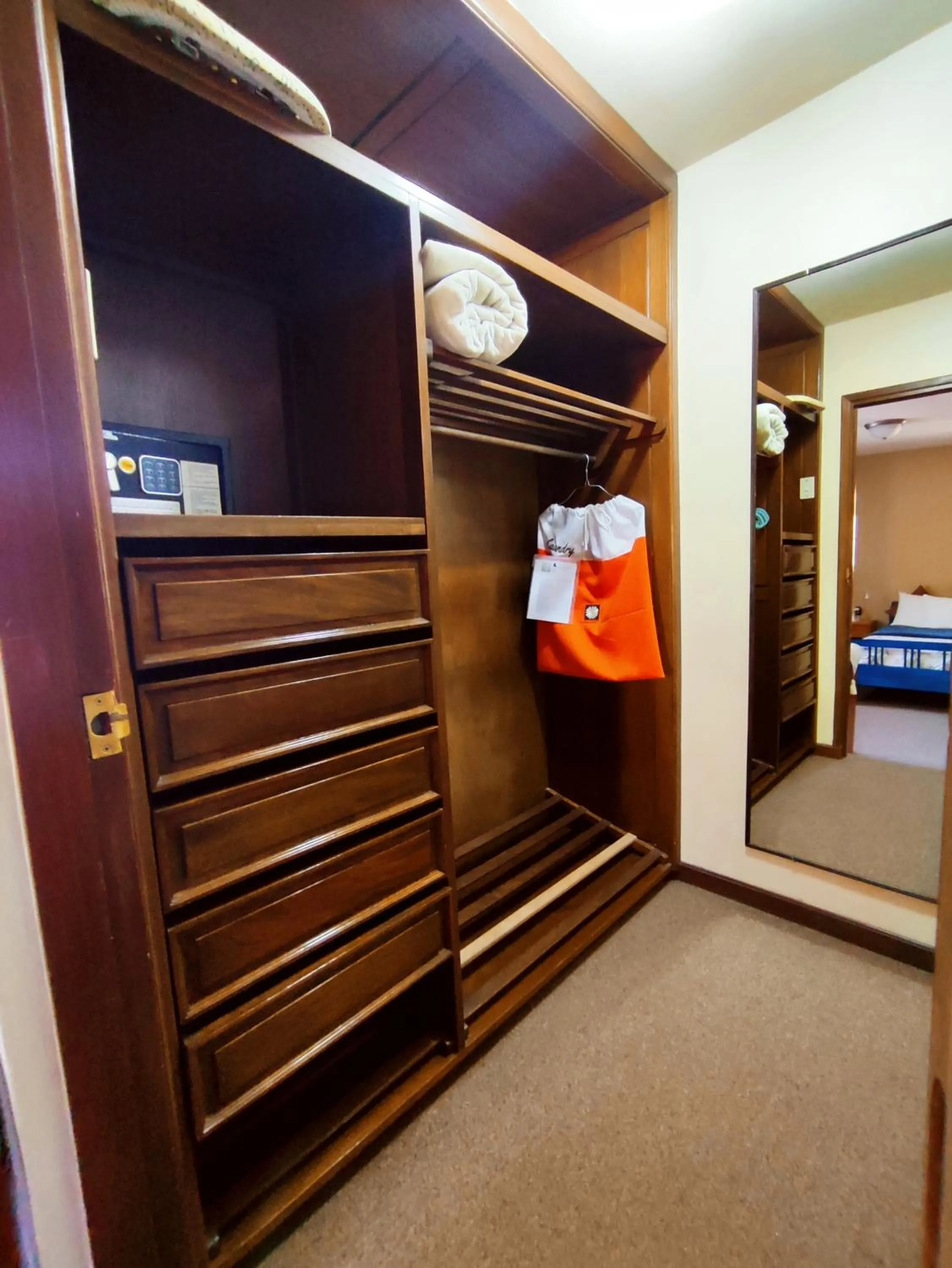wardrobe, Bed in Hotel Boutique La Casa de Margarita