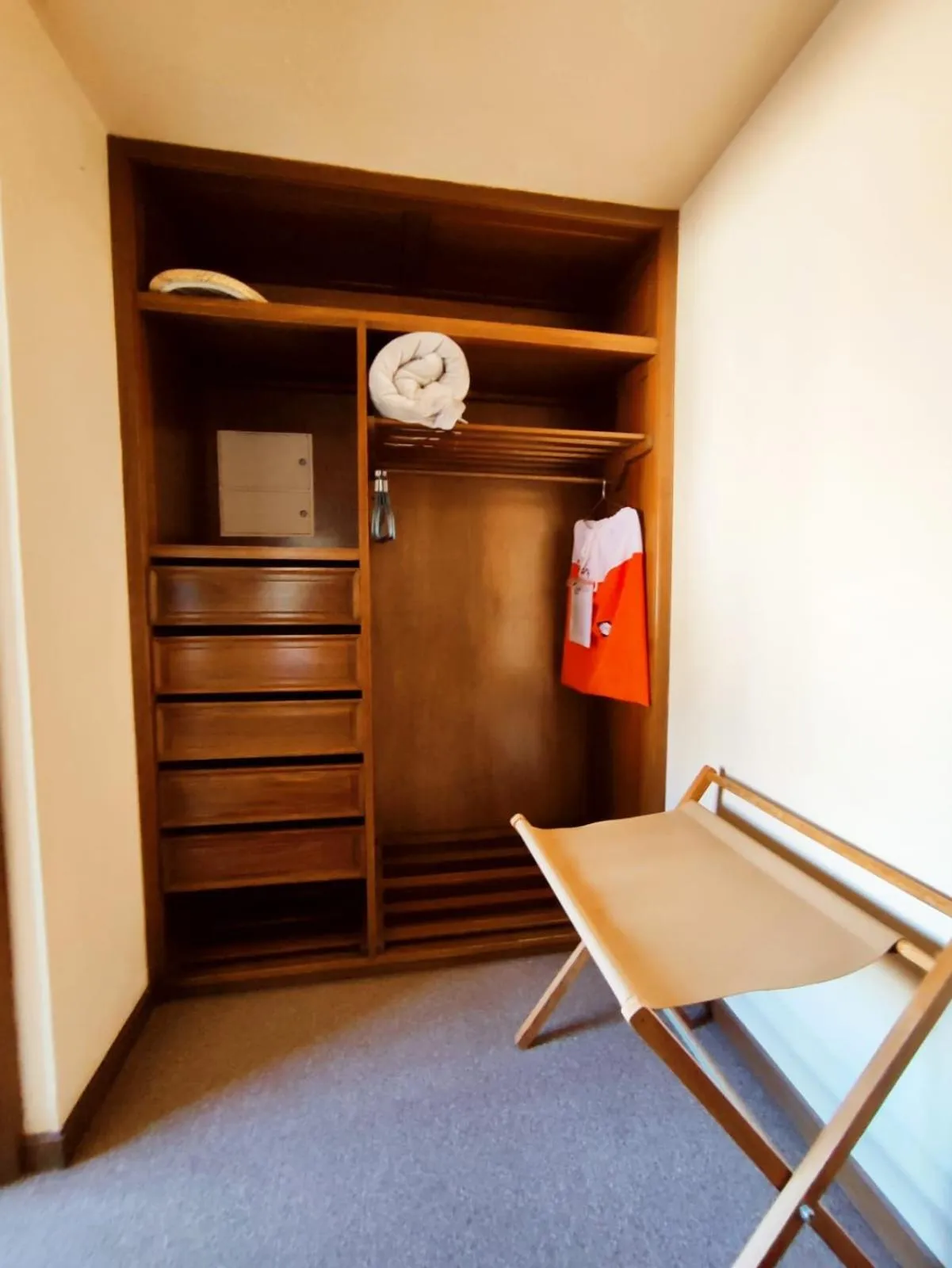 wardrobe in Hotel Boutique La Casa de Margarita