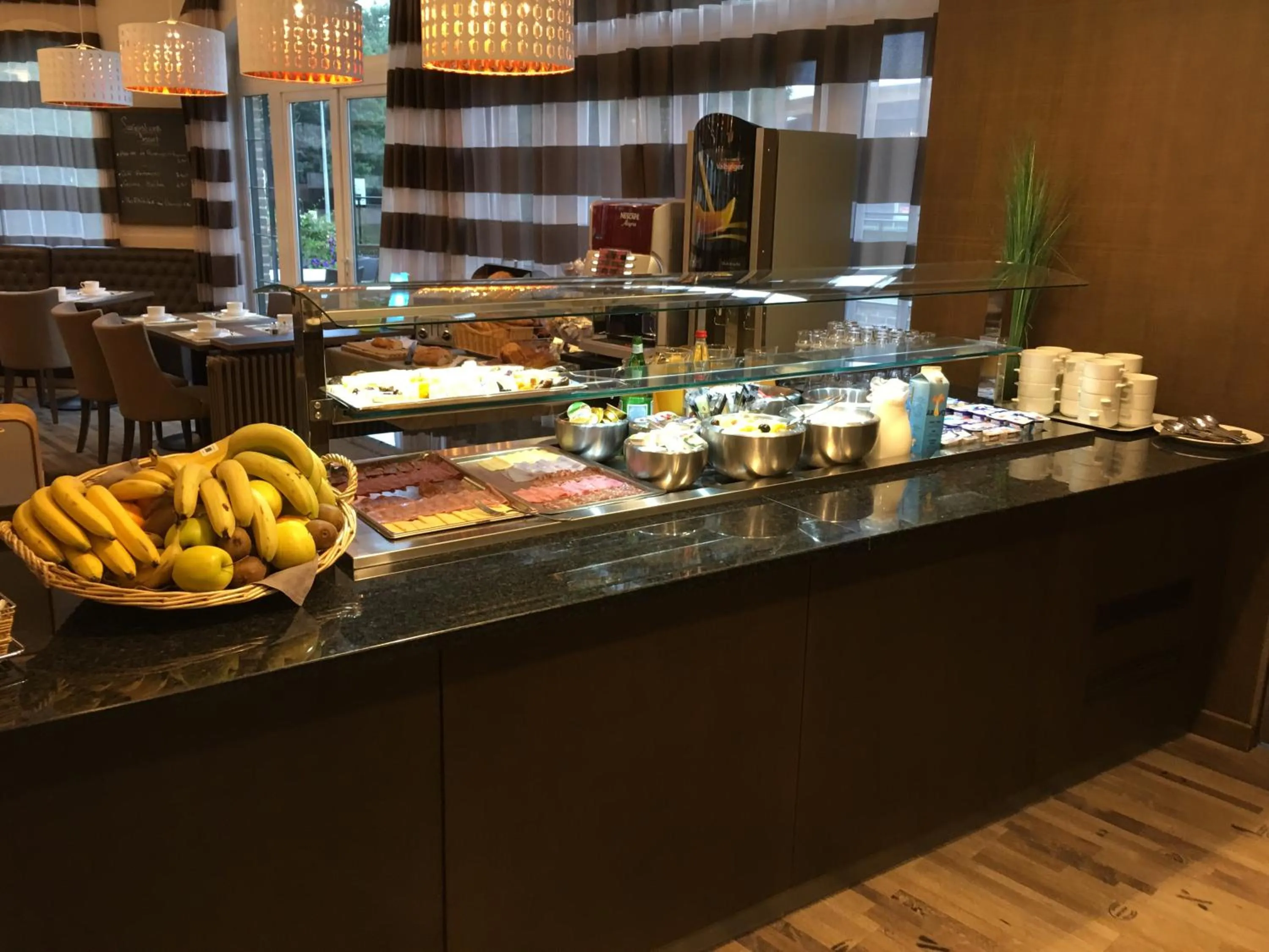 Buffet breakfast in Threeland Hotel