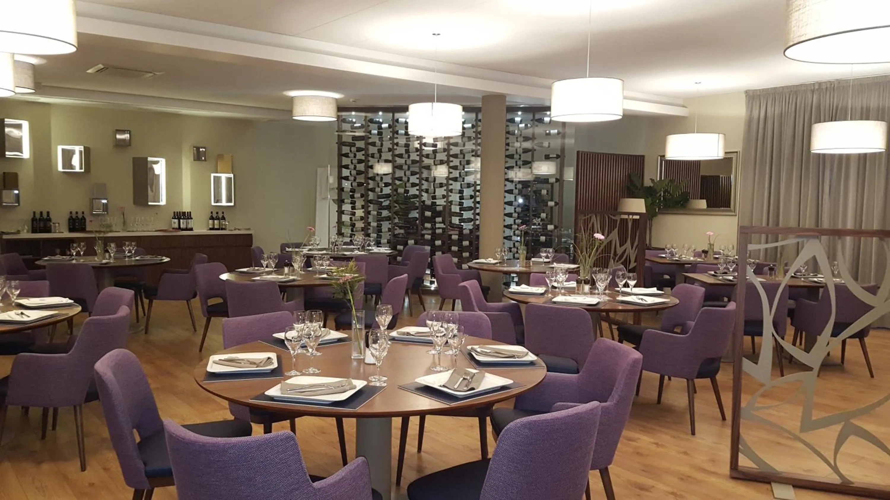 Restaurant/places to eat in Threeland Hotel