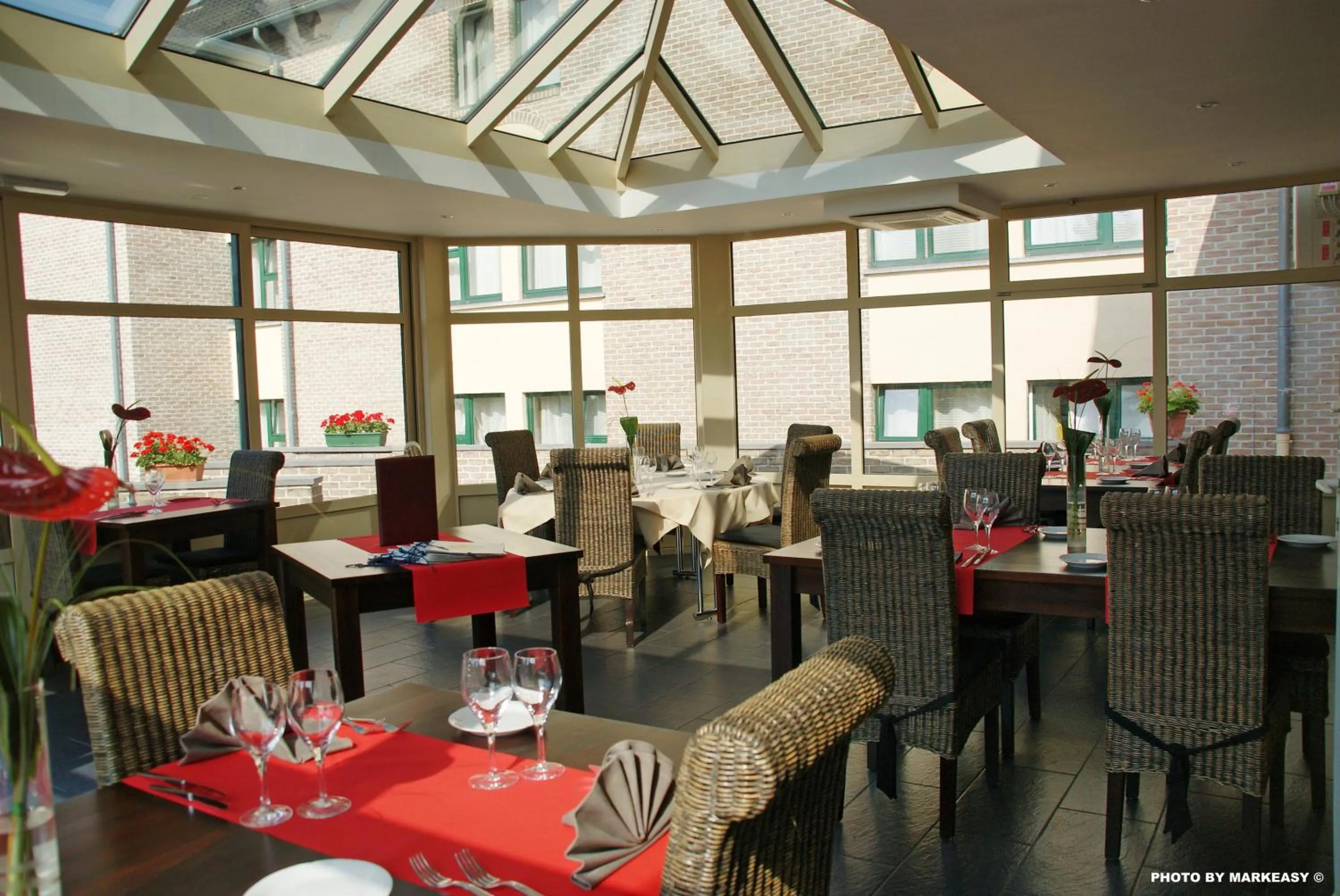 Restaurant/places to eat in Threeland Hotel