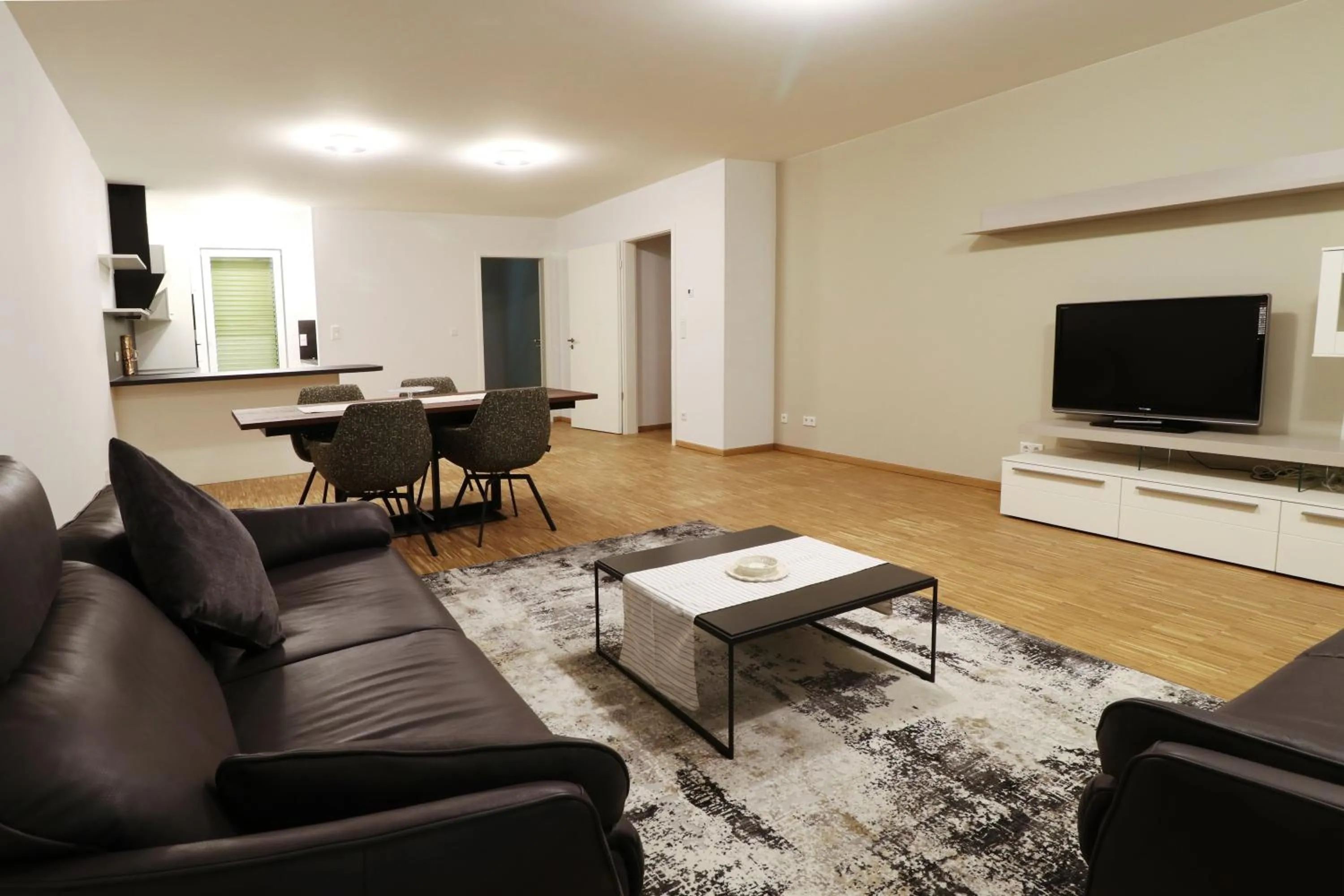 Communal lounge/ TV room in Threeland Hotel