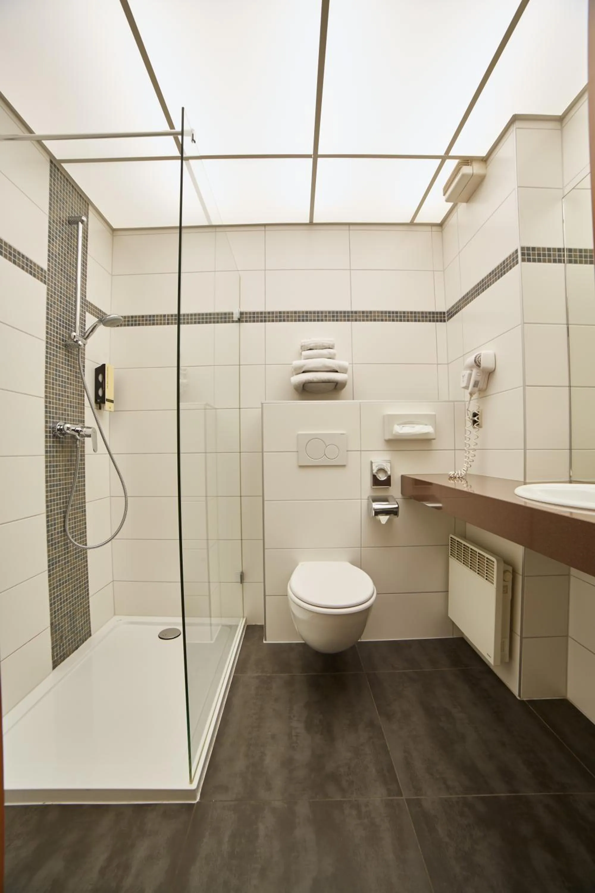 Bathroom in Threeland Hotel