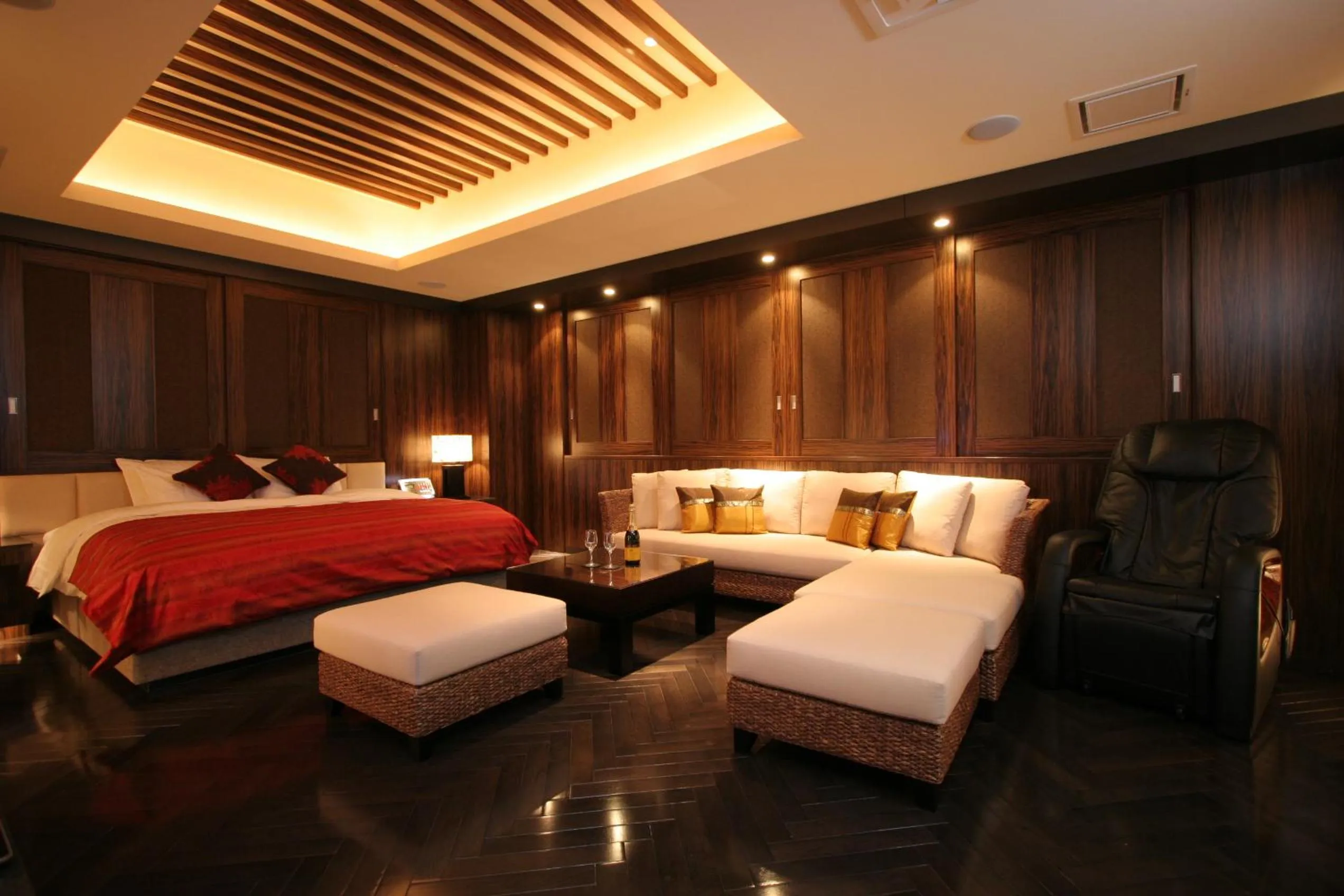 Photo of the whole room, Bed in HOTEL W-PREMIUM -W GROUP HOTELS and RESORTS-