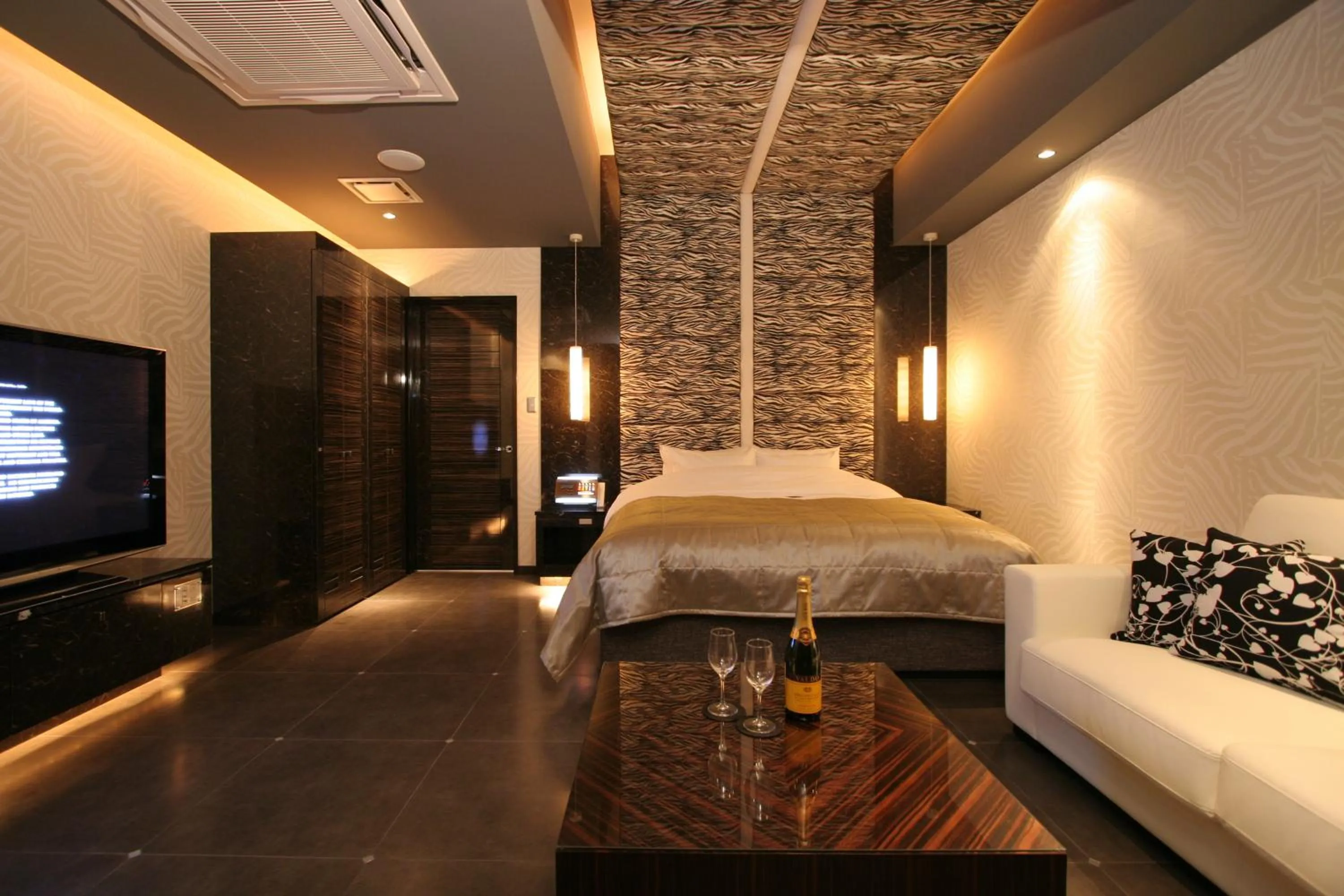 Bed in HOTEL W-PREMIUM -W GROUP HOTELS and RESORTS-