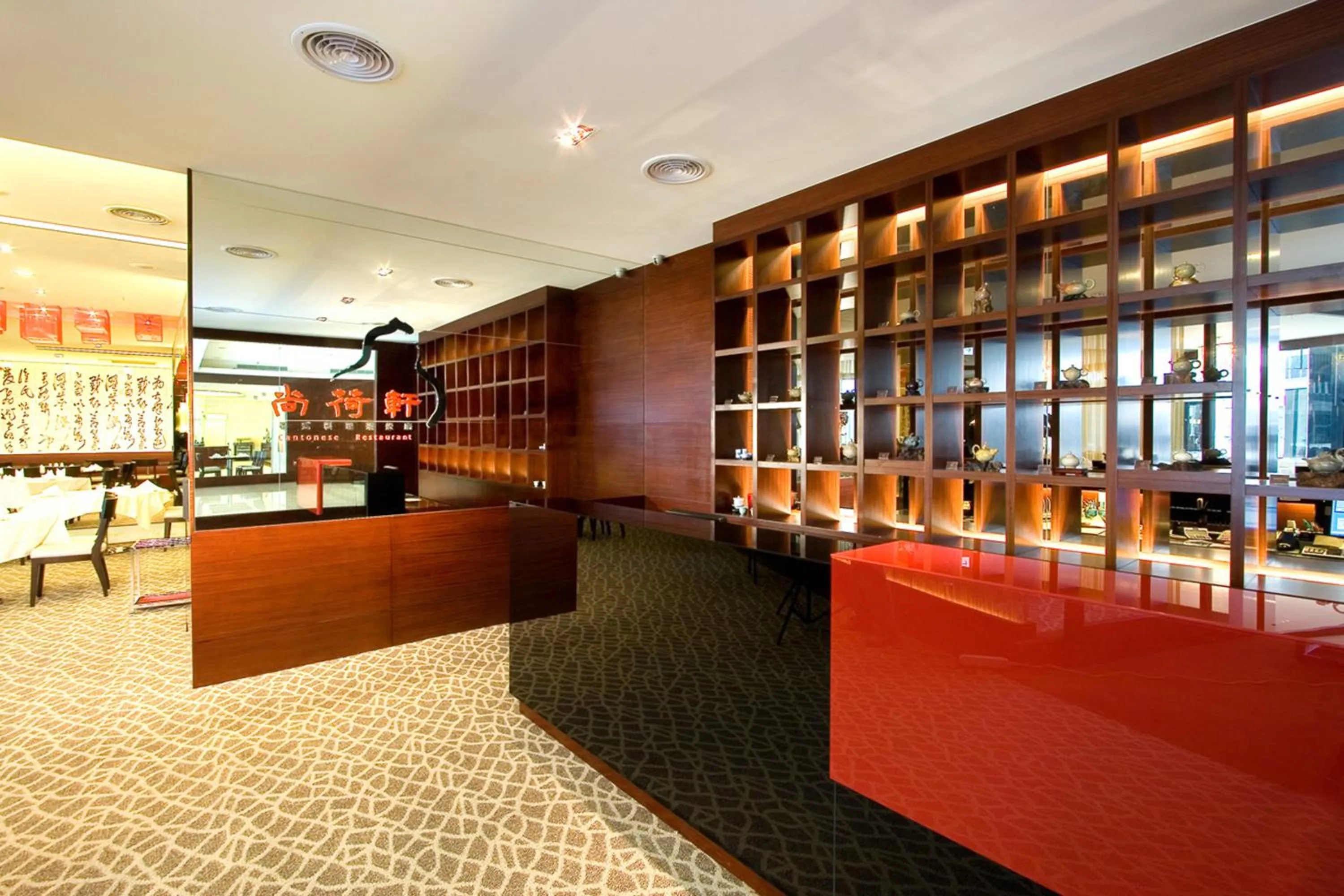 Restaurant/places to eat in Garden Villa