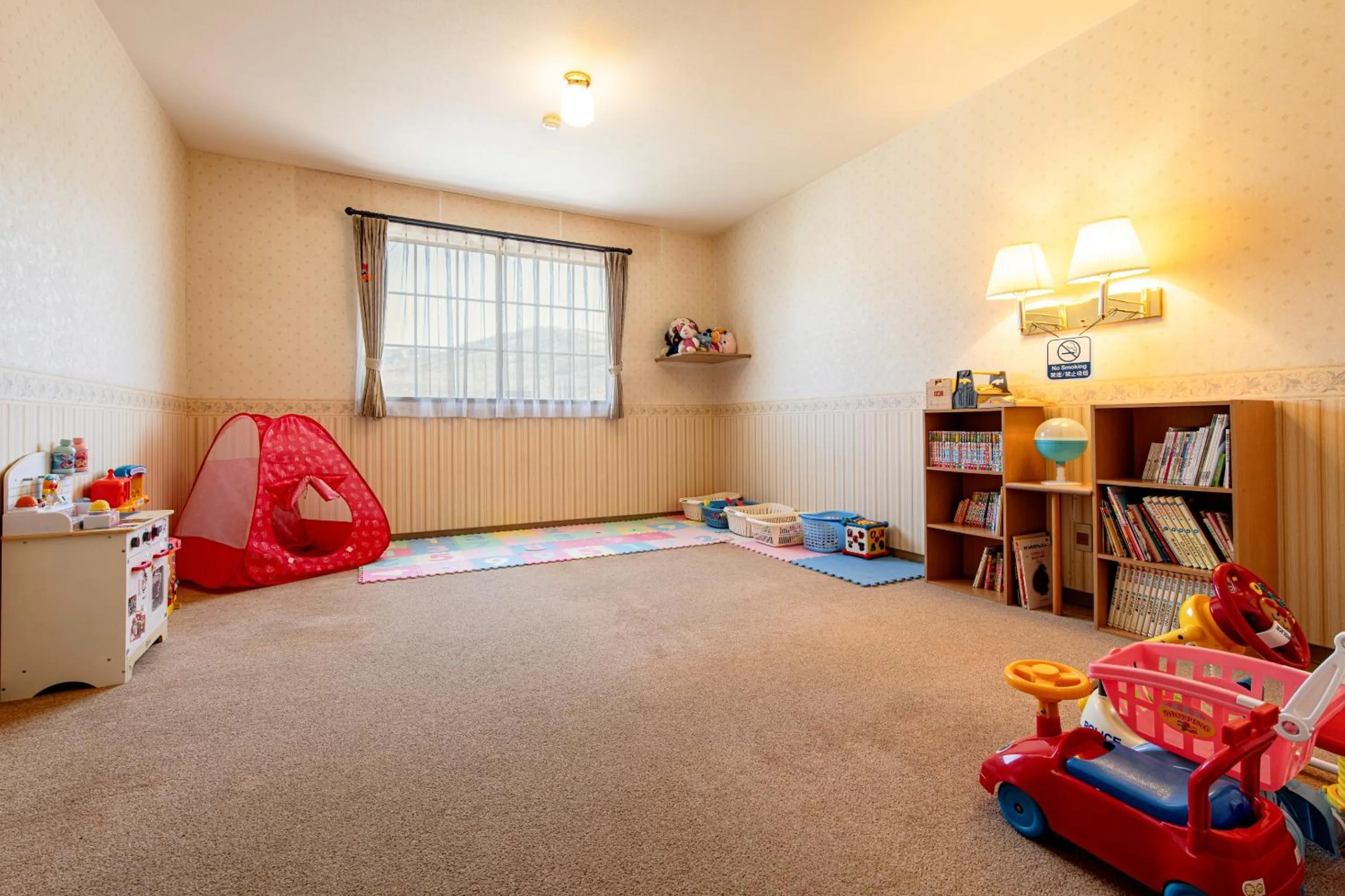 Children play ground in Shirakabako Hotel Paipuno Kemuri