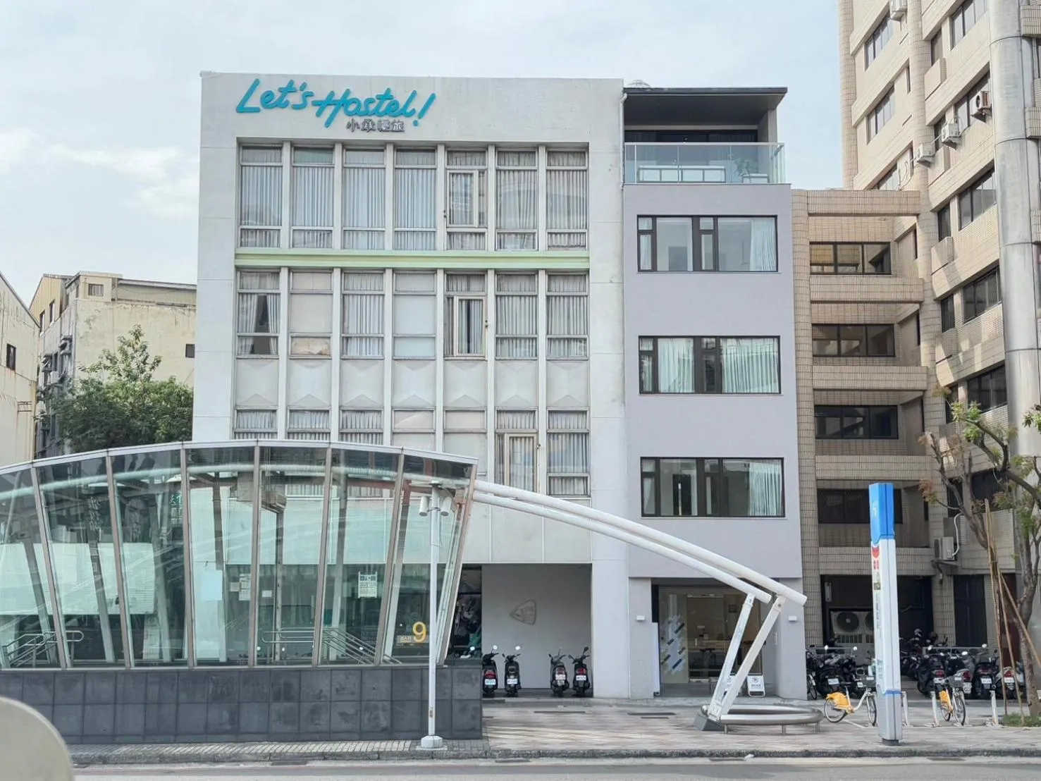 Property building in Let's Hostel