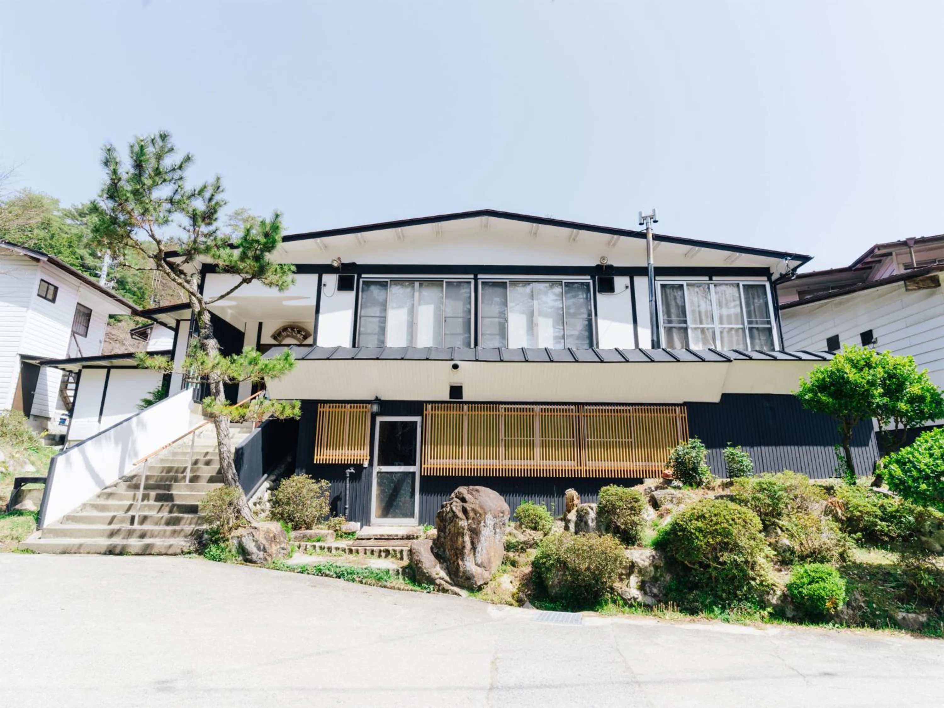 Property building in Oogute Kohan Shirasagi So