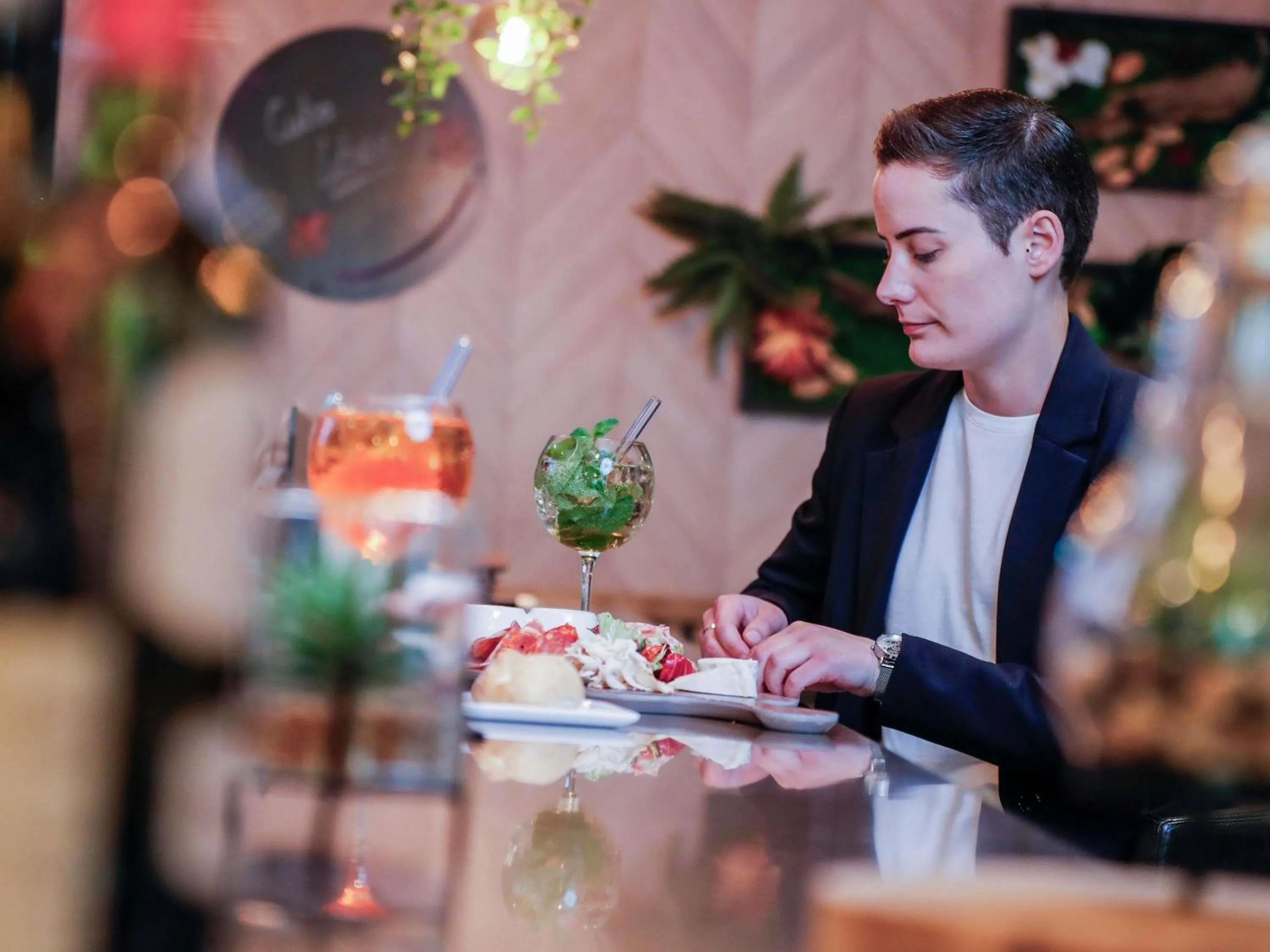 Lounge or bar in Novotel Luxembourg Centre