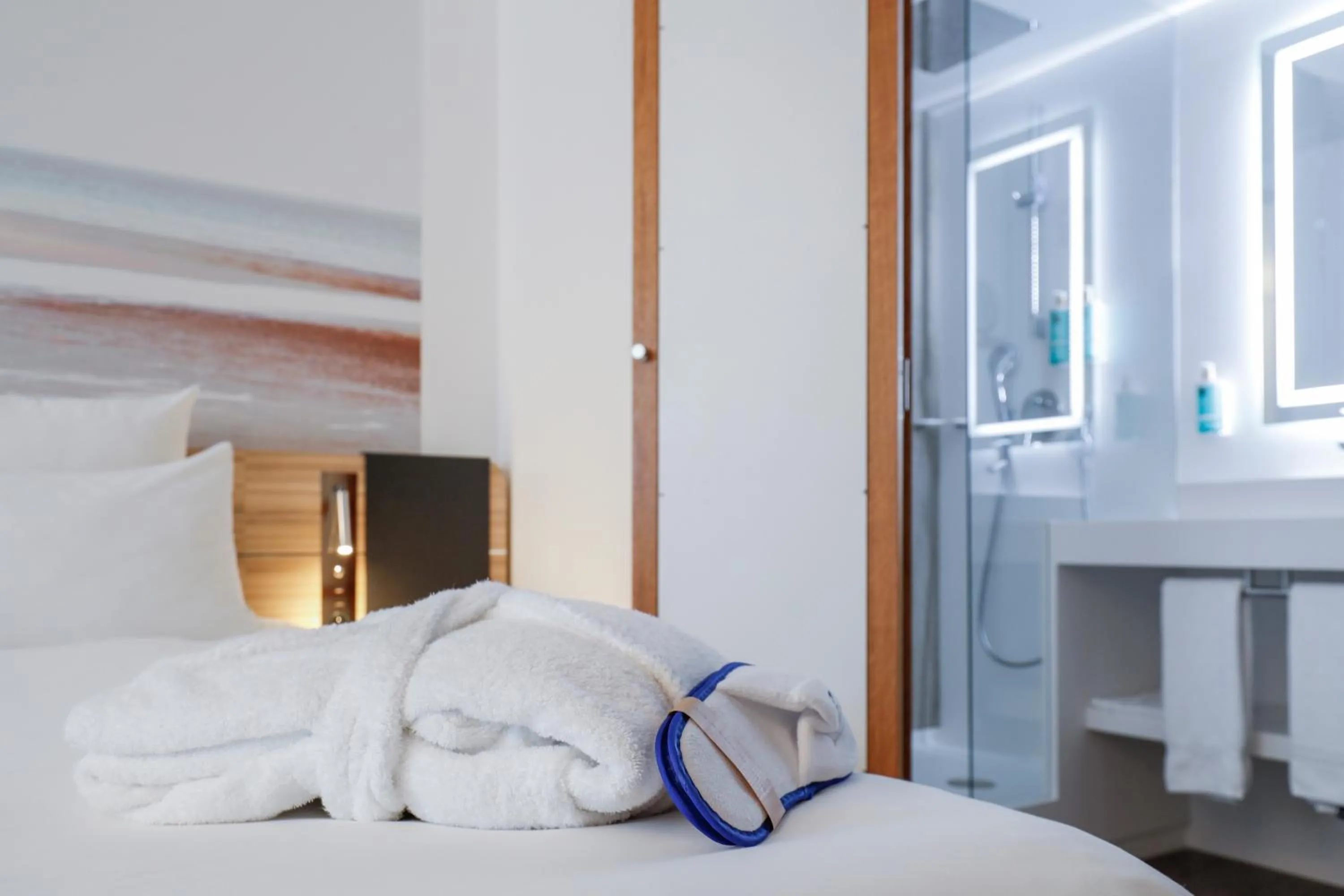 Bathroom, Bed in Novotel Luxembourg Centre