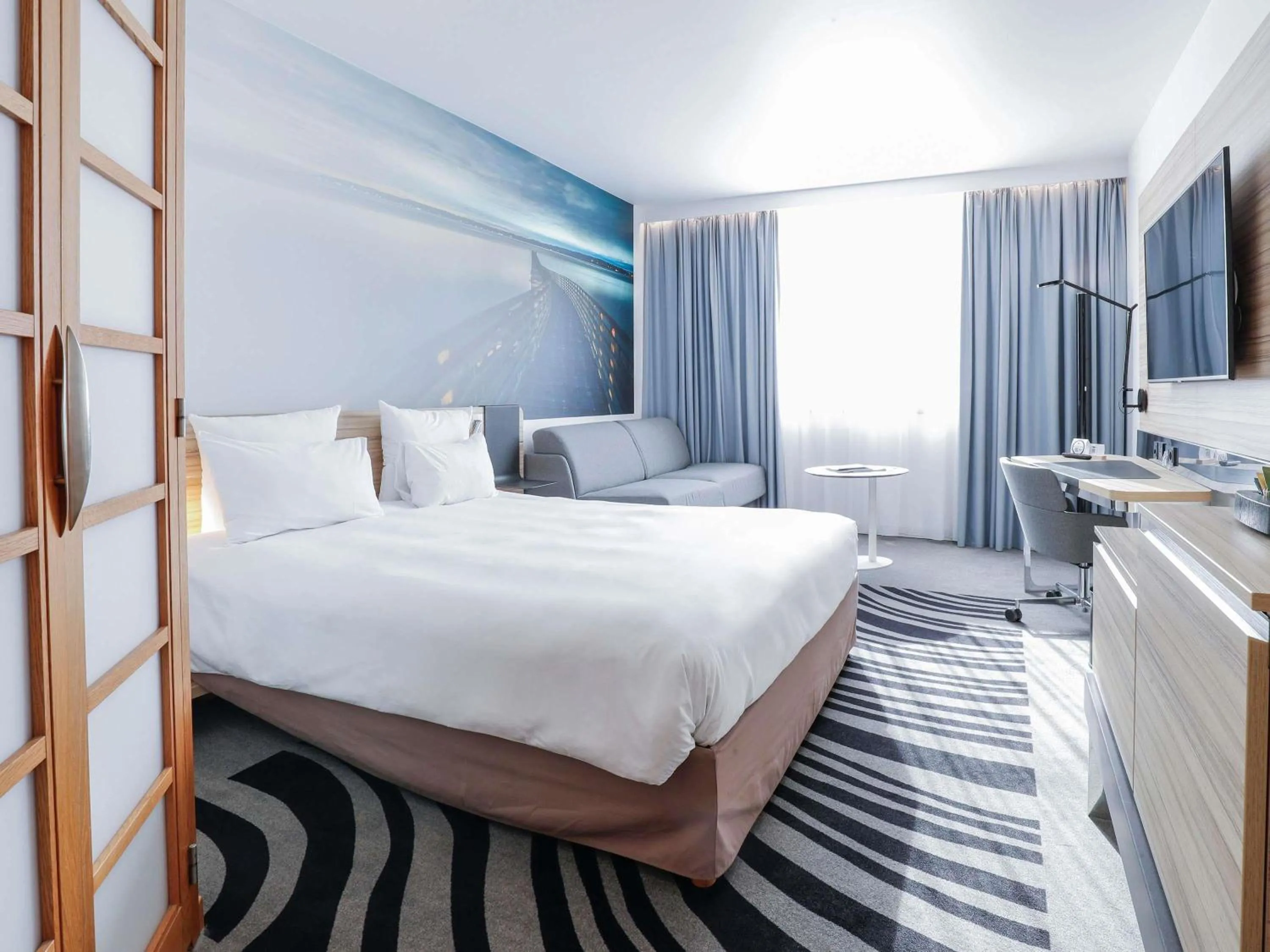 Bedroom, Bed in Novotel Luxembourg Centre