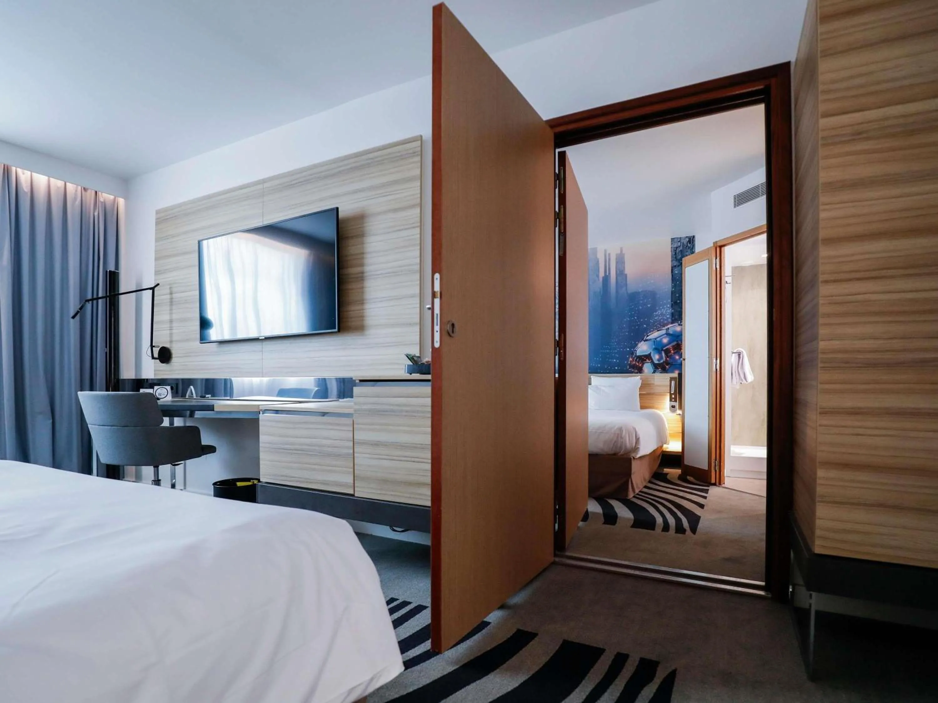 Bedroom, Bed in Novotel Luxembourg Centre