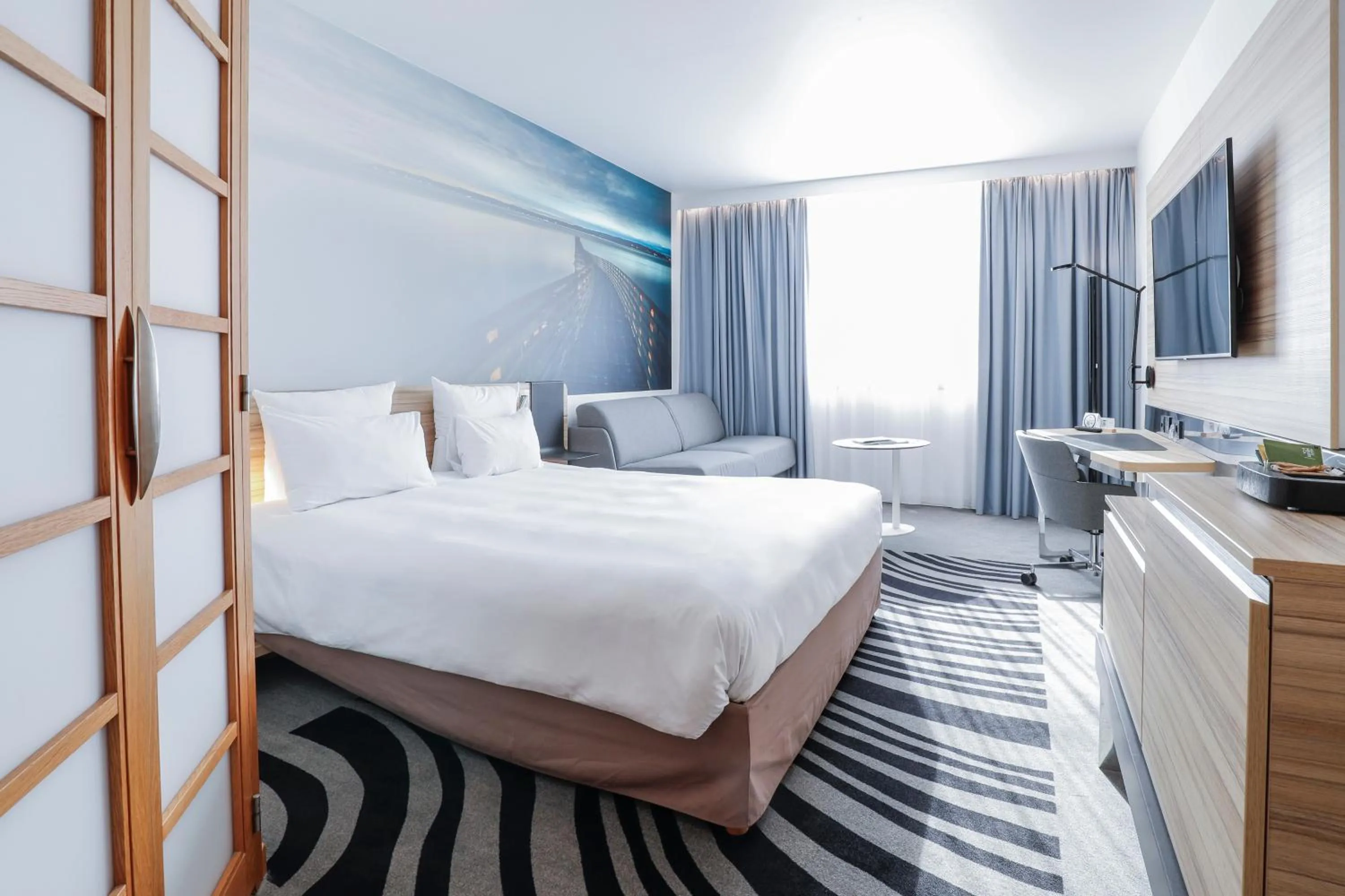 Bedroom, Bed in Novotel Luxembourg Centre