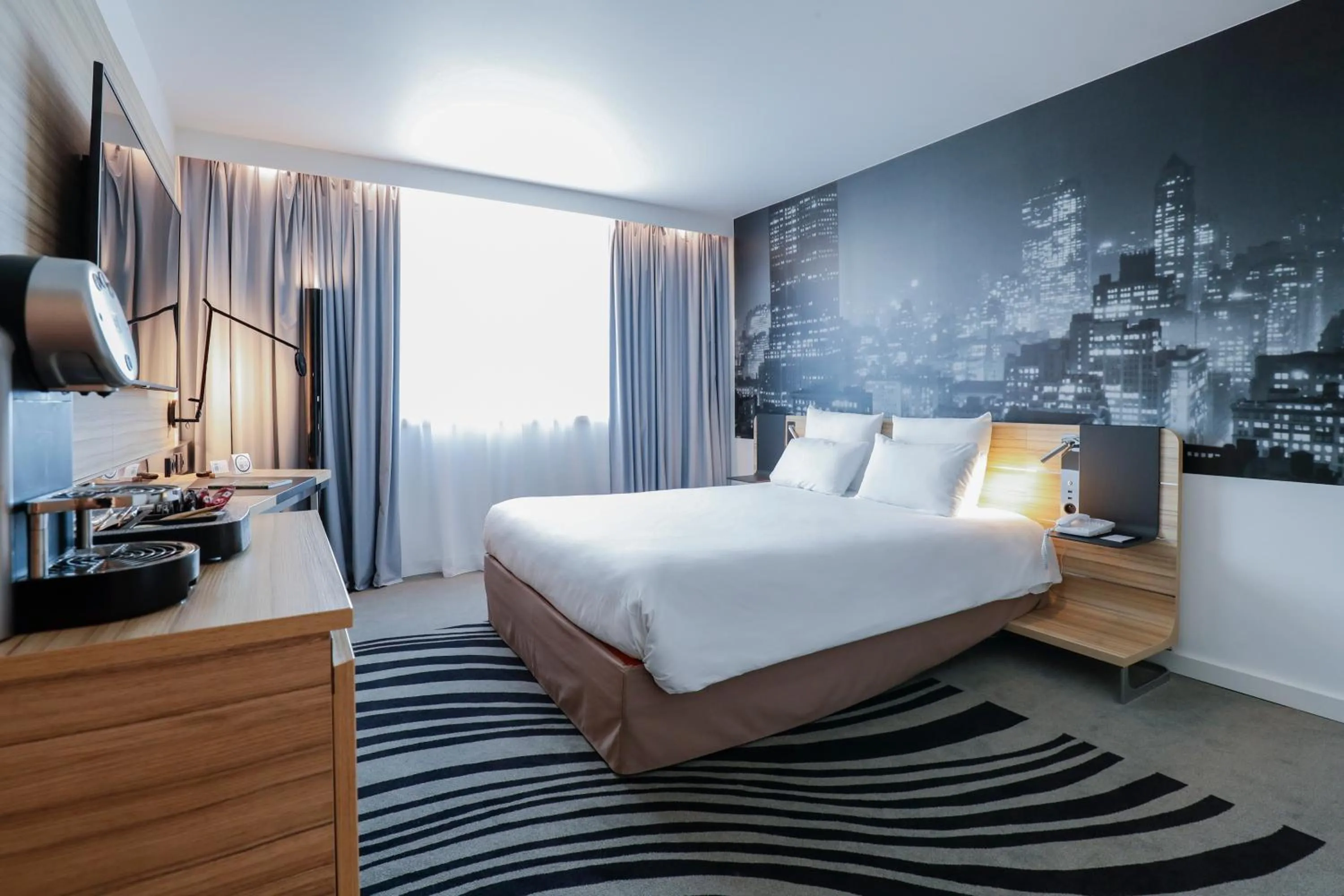 Bedroom, Bed in Novotel Luxembourg Centre