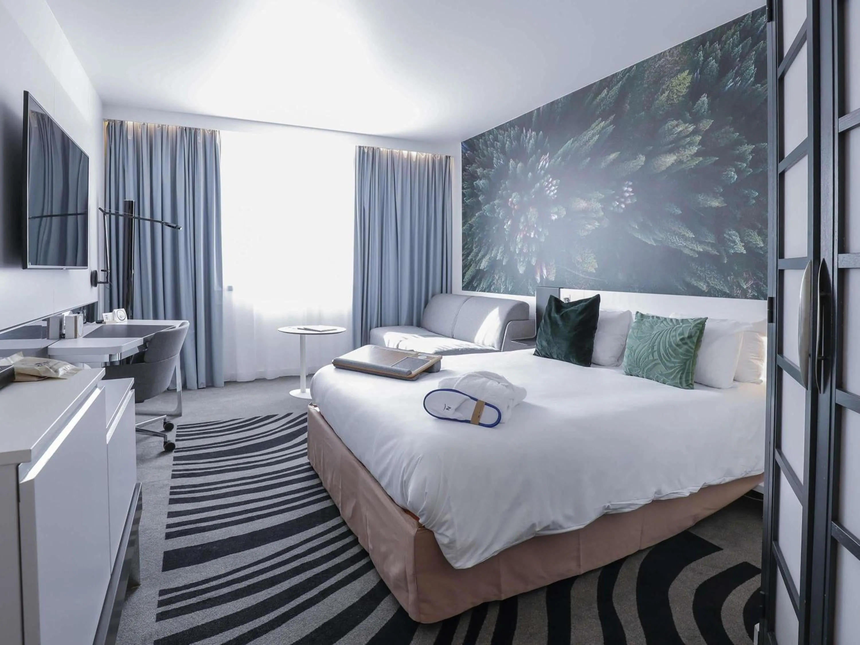 Bedroom, Bed in Novotel Luxembourg Centre