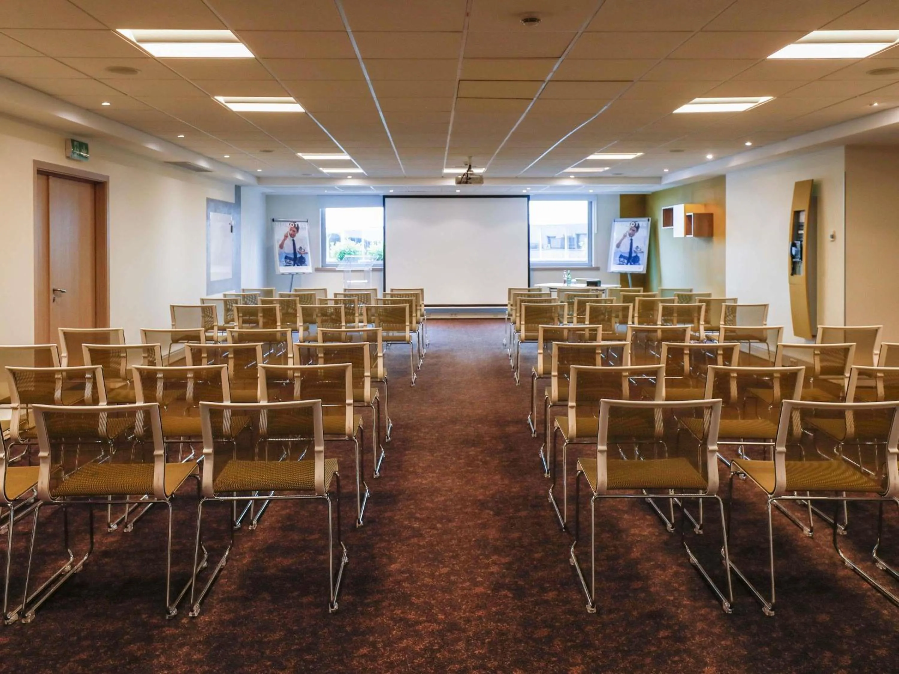 Meeting/conference room in Novotel Luxembourg Centre