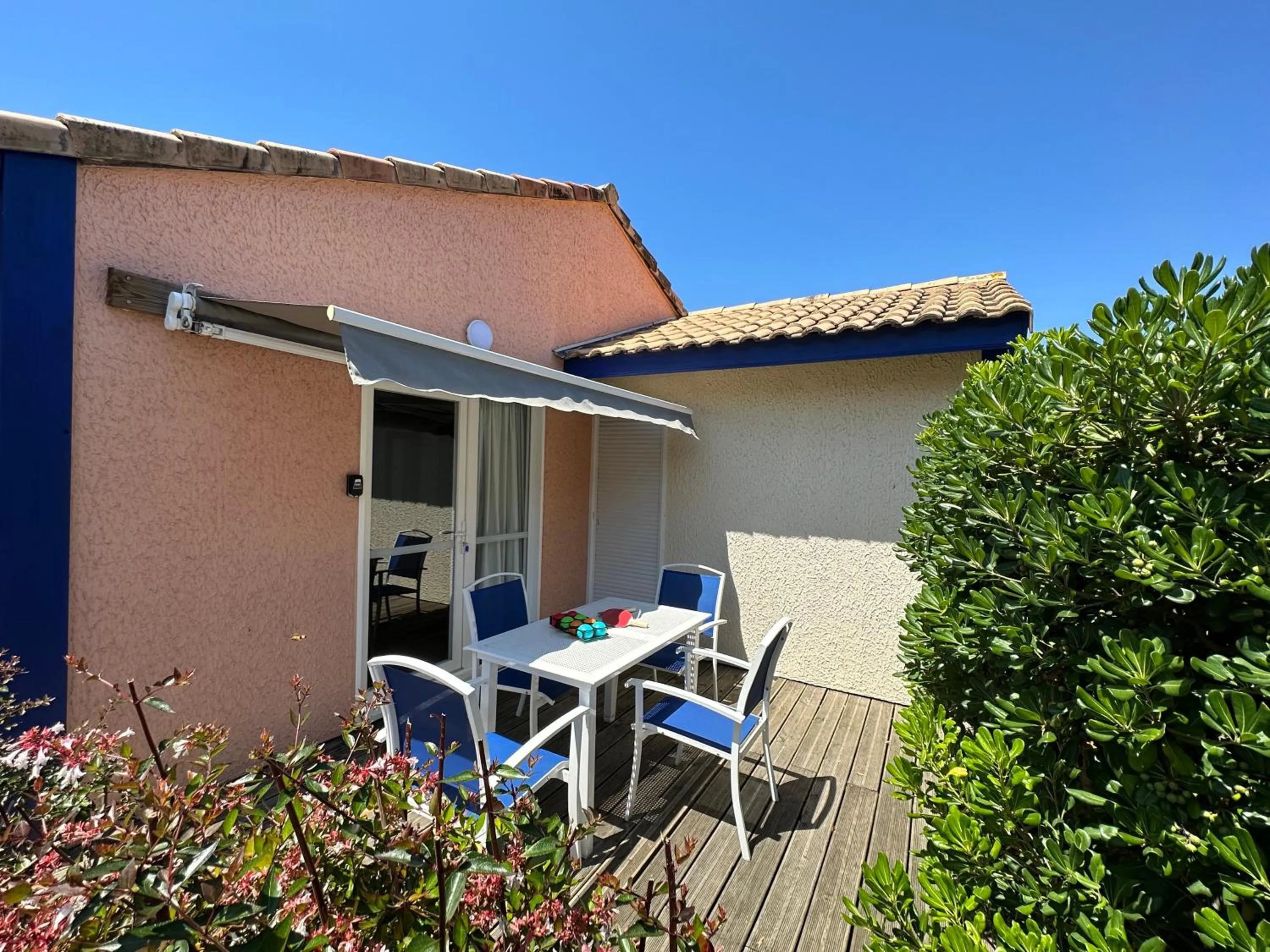 Patio in Résidence Mes Amours d'Enfants - Les Villas du Lac