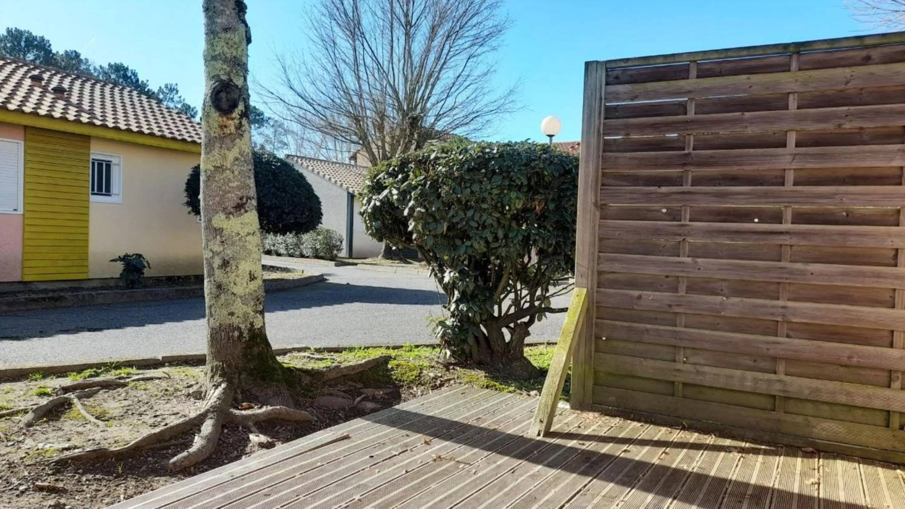 Garden view in Résidence Mes Amours d'Enfants - Les Villas du Lac