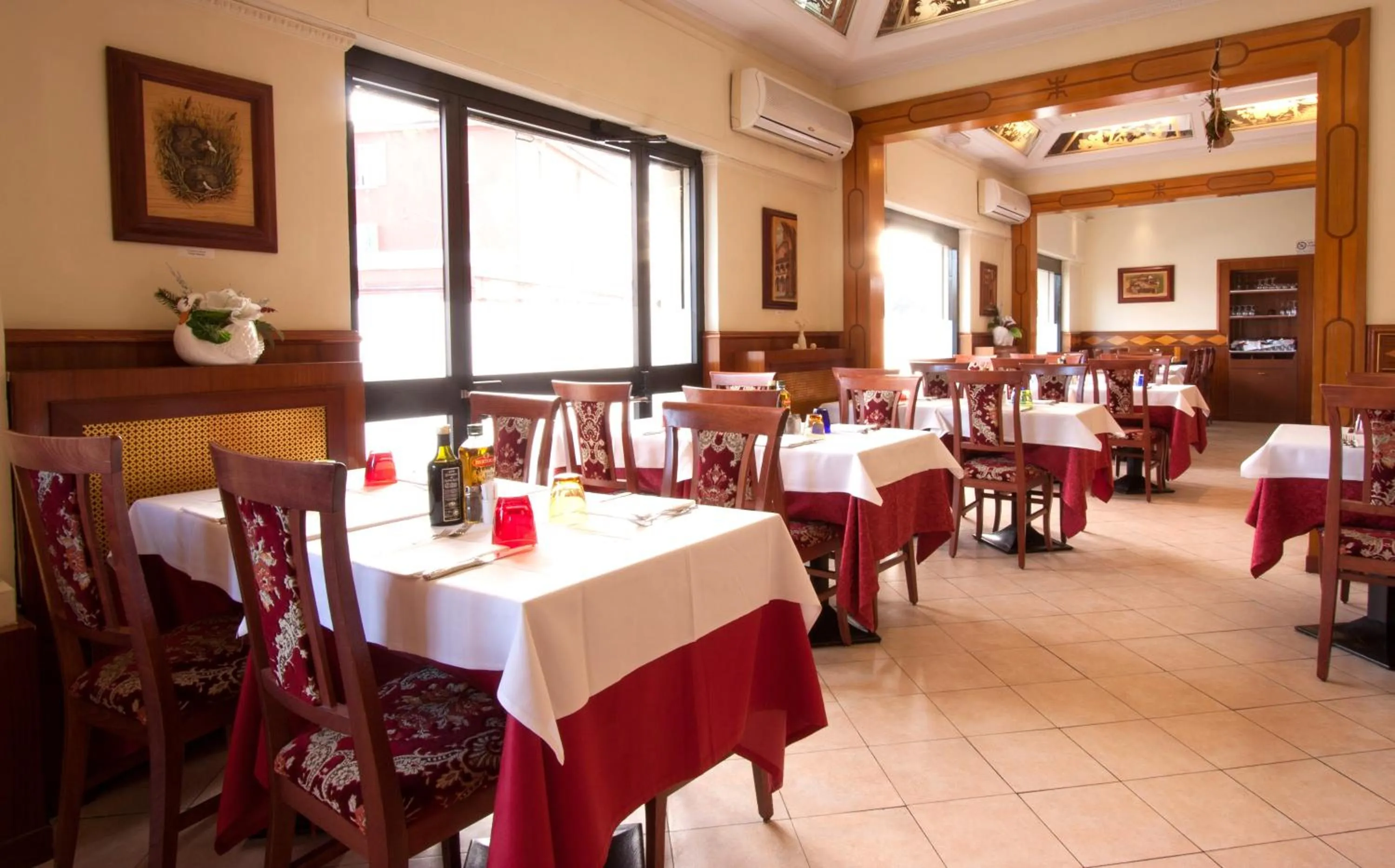 Restaurant/places to eat in Hotel Bellevue