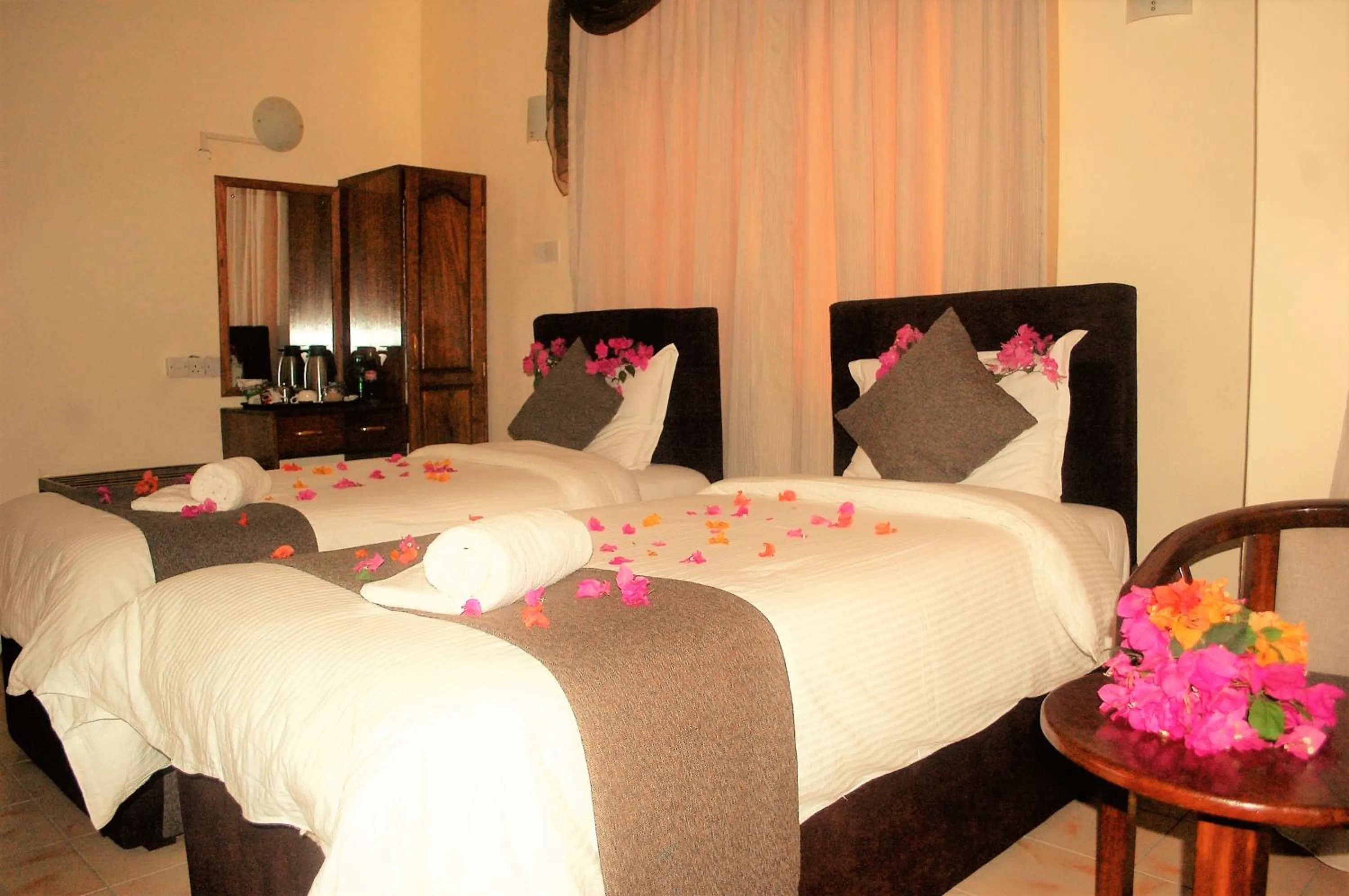 Bedroom, Bed in Regency Inn Tudor