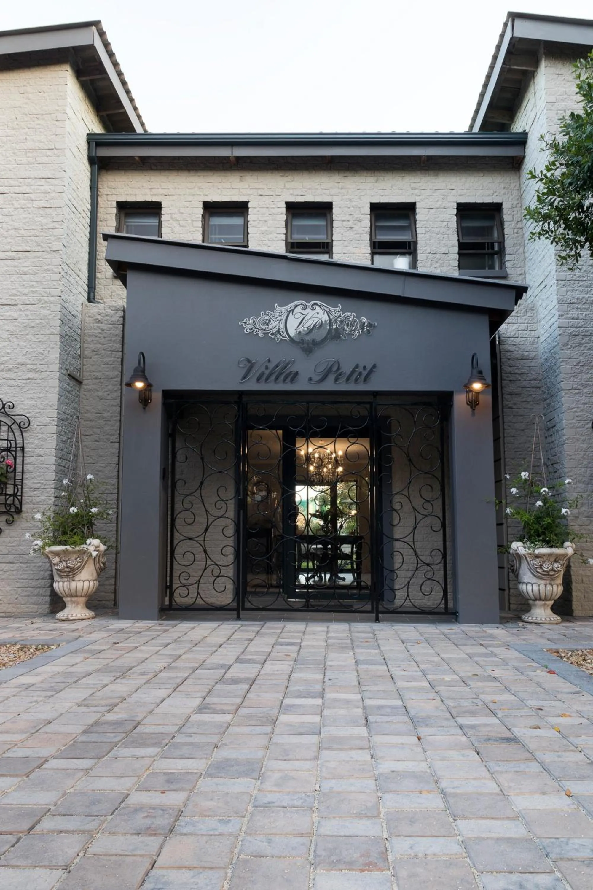 Property building in Villa Petit