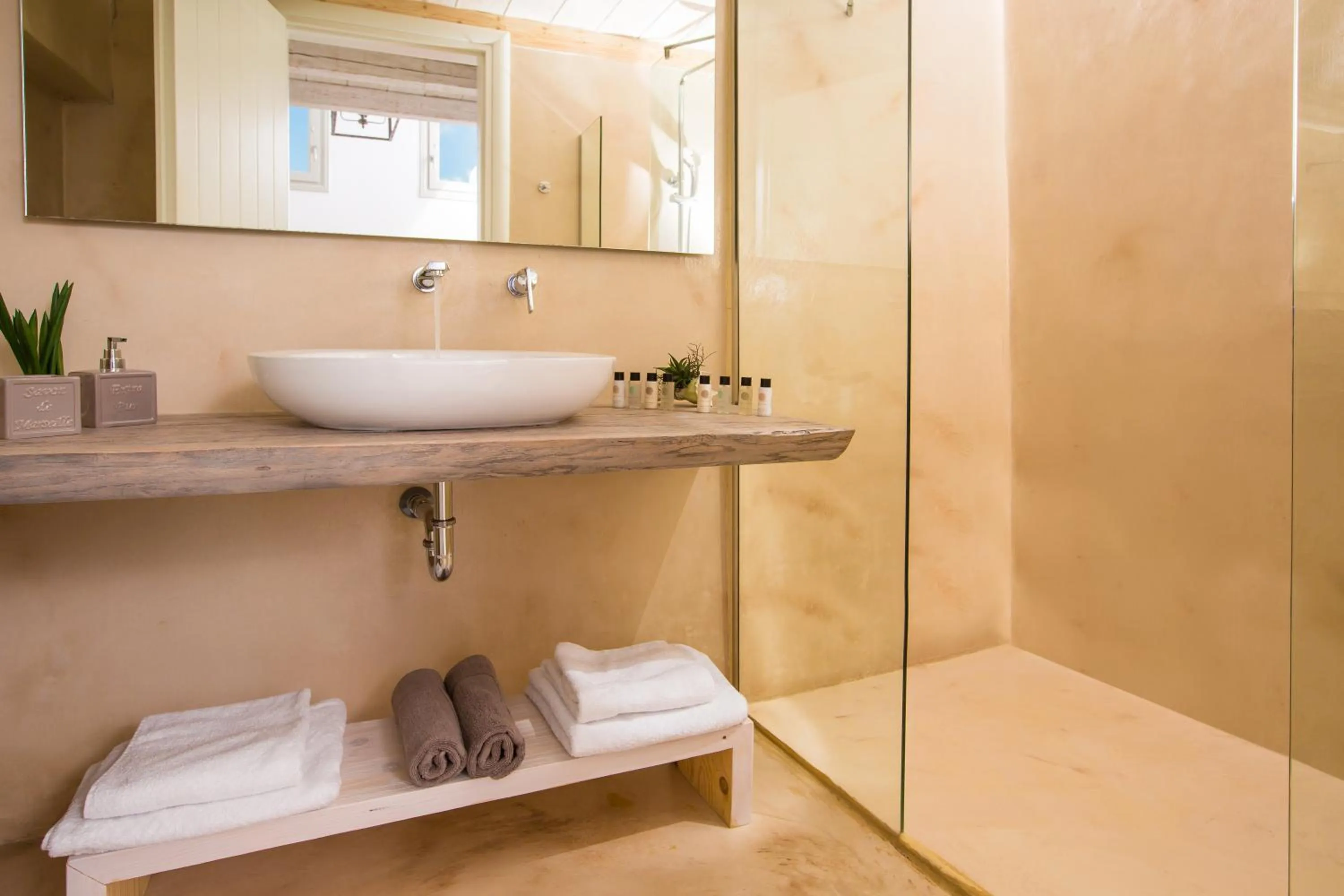 Time of day in The Dream Santorini