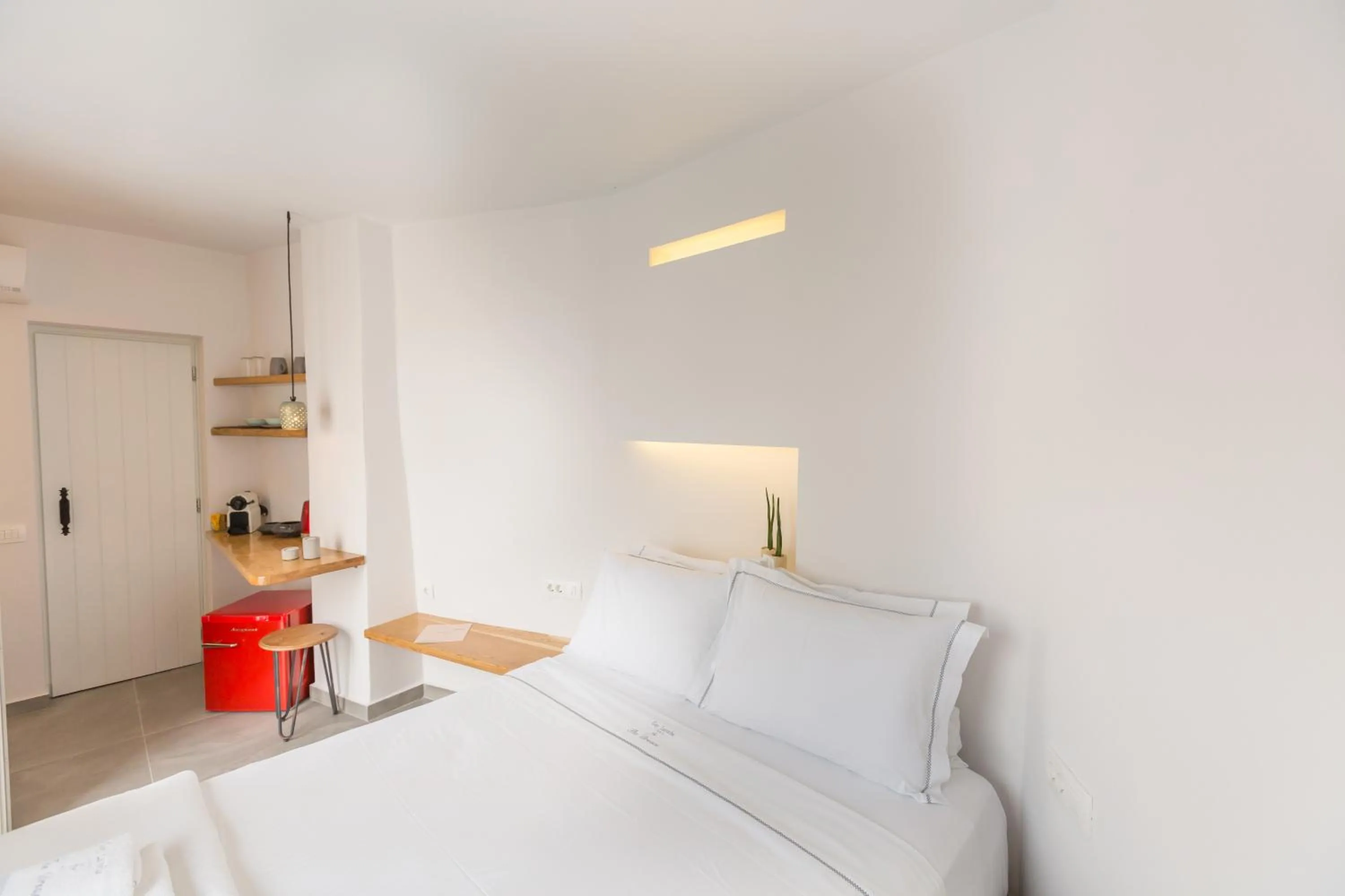 Time of day, Bed in The Dream Santorini