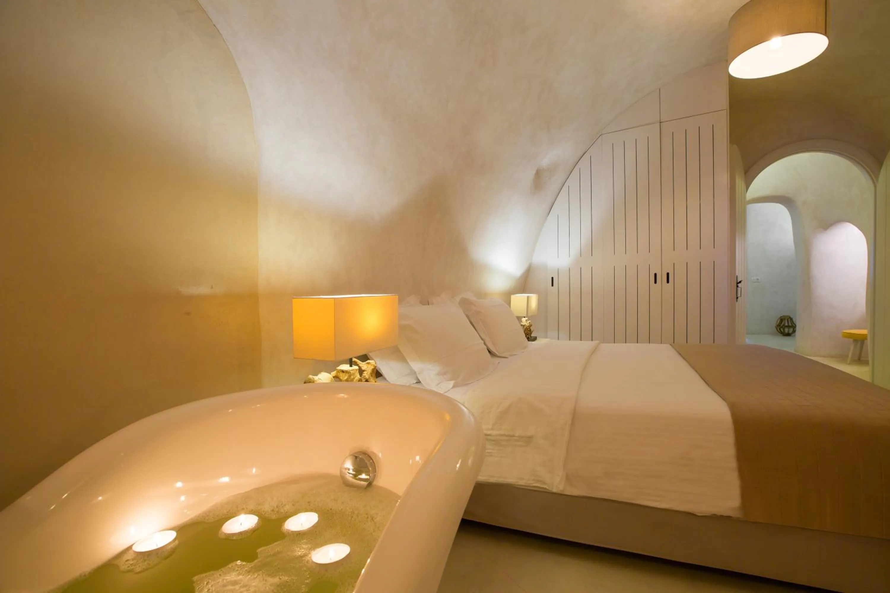 Time of day, Bed in The Dream Santorini